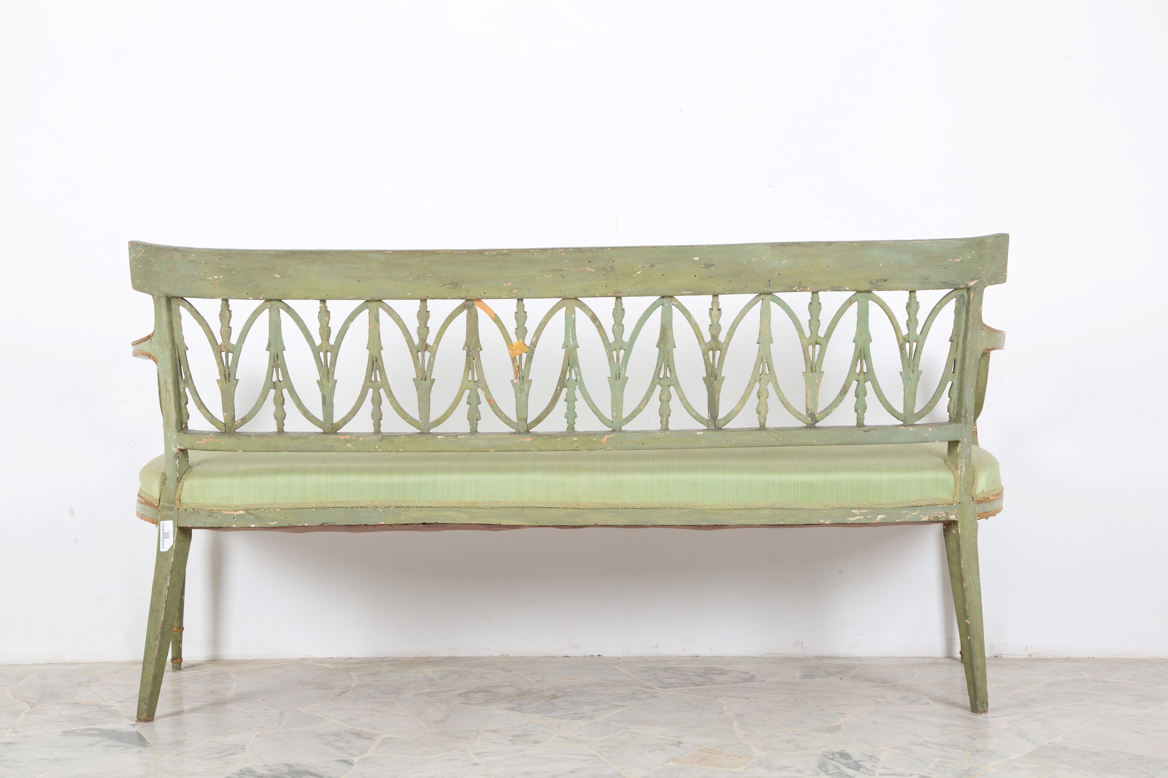 Divanetto, legno laccato verde e dorato con cartelle traforate (Direttorio)