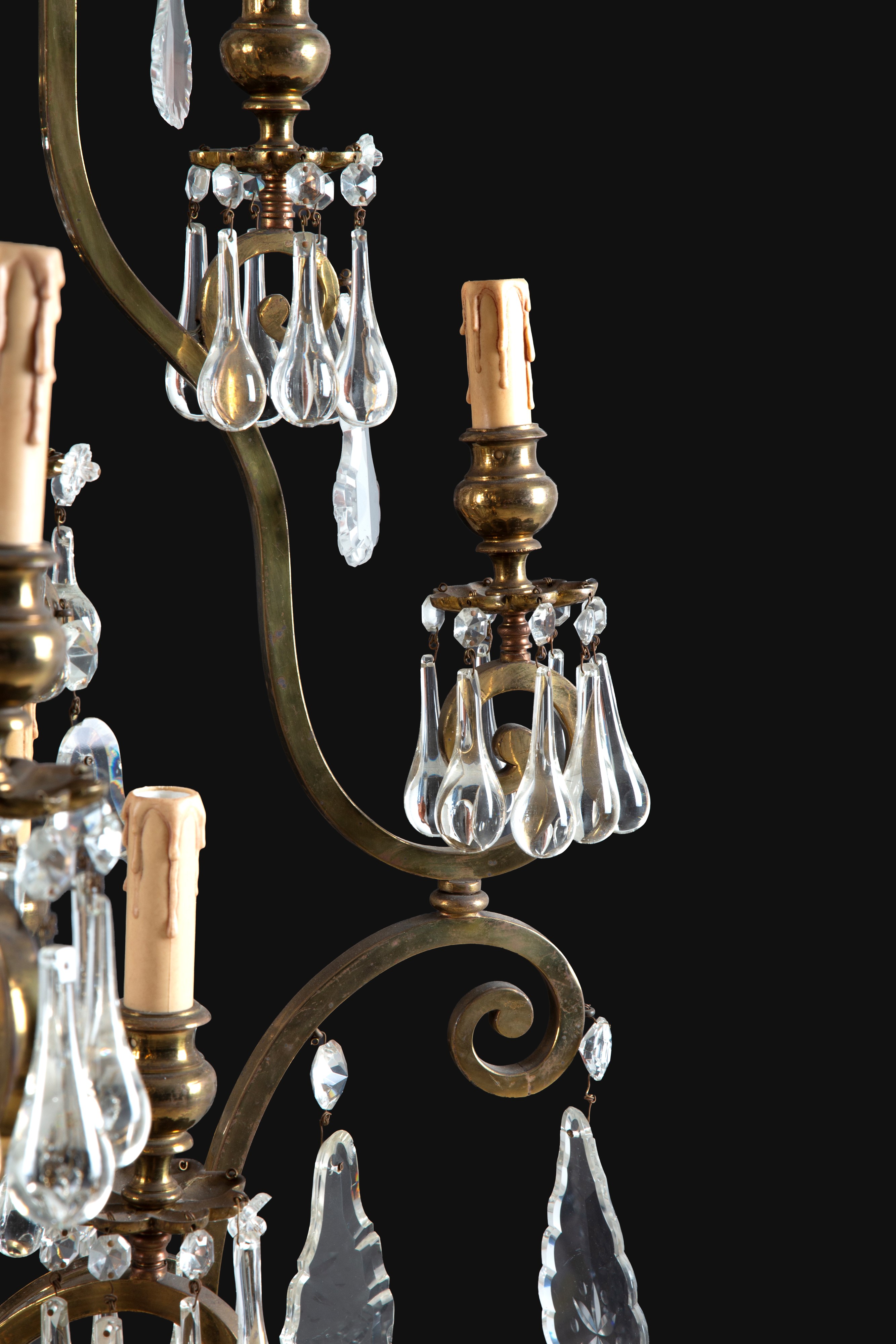 Lampadario monumentale in ottone e cristallo con pendenti, XIX secolo