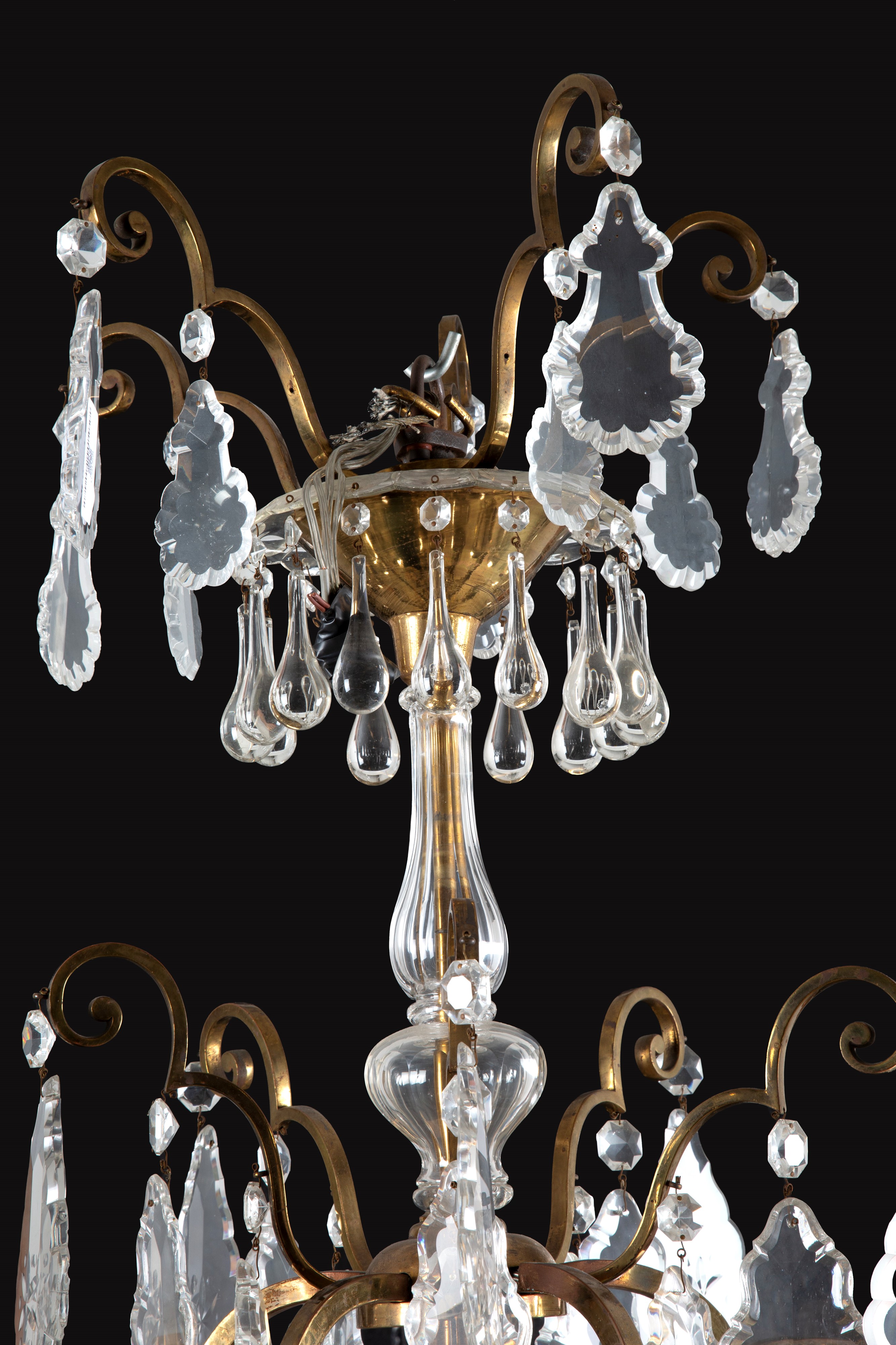 Lampadario monumentale in ottone e cristallo con pendenti, XIX secolo