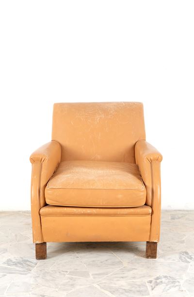 Poltrona in pelle beige con struttura in legno, anni '80