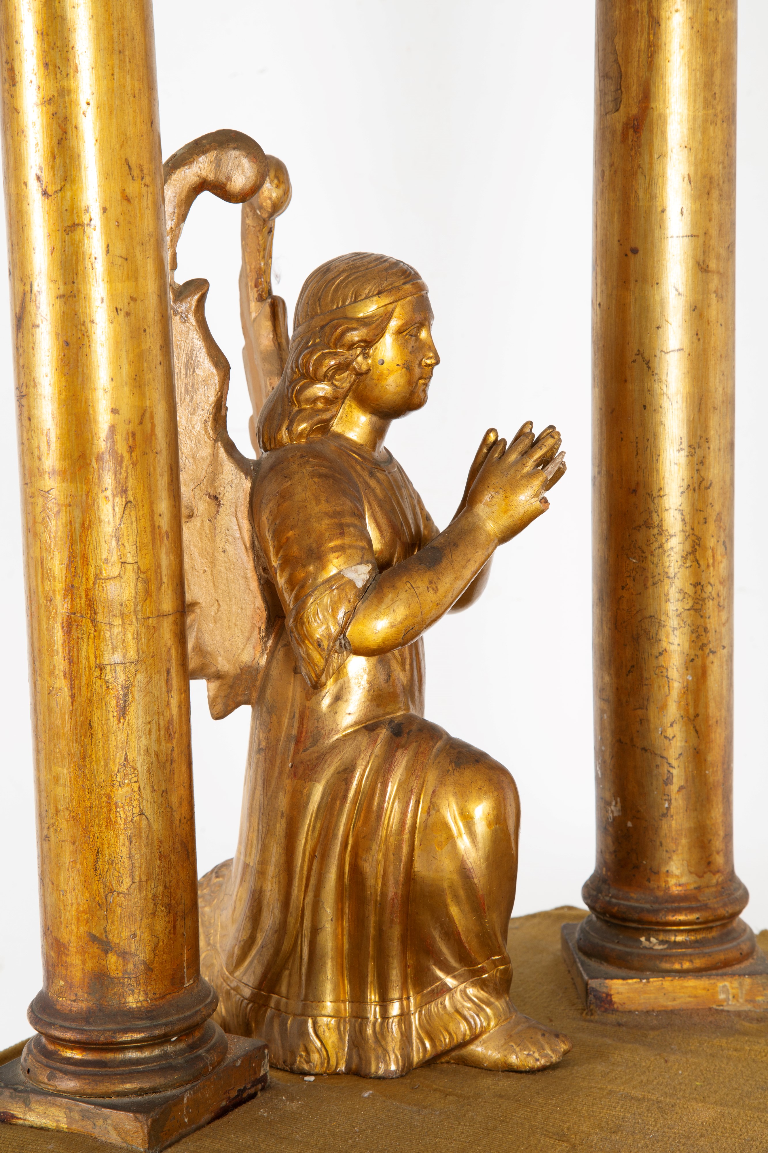 Altarino a tempietto, legno scolpito e dorato (XVIII secolo)