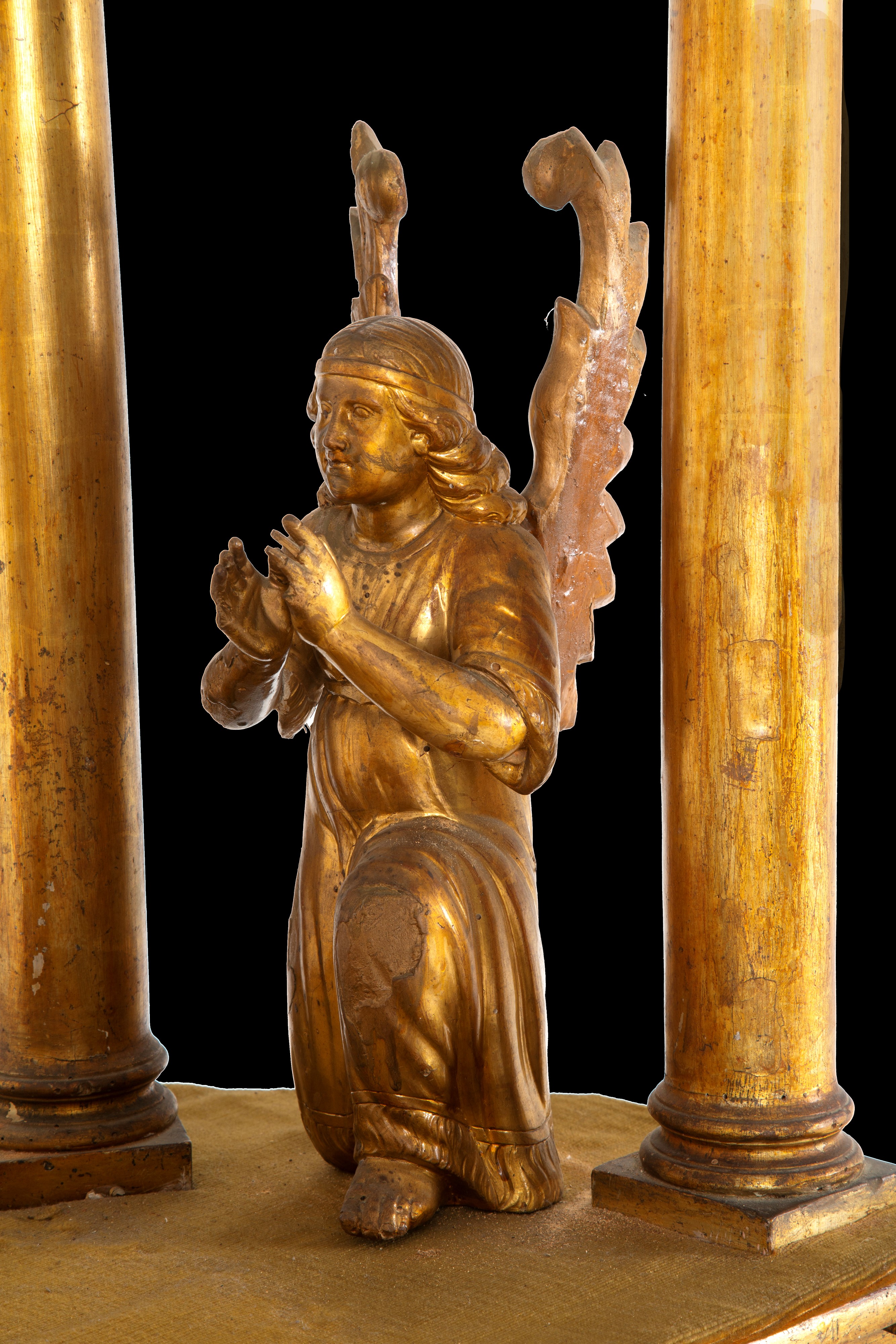 Altarino a tempietto, legno scolpito e dorato (XVIII secolo)