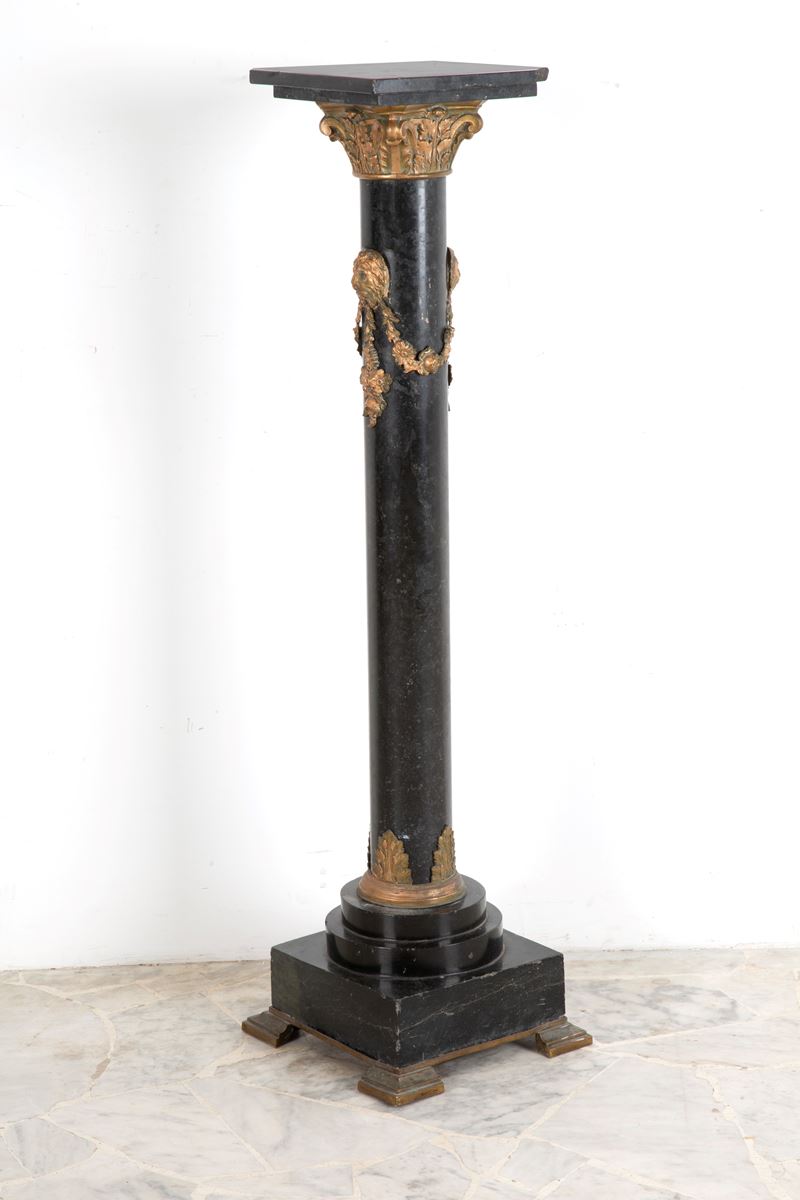 Colonna in marmo nero con guarnizioni in bronzo dorato, seconda metà del XIX secolo