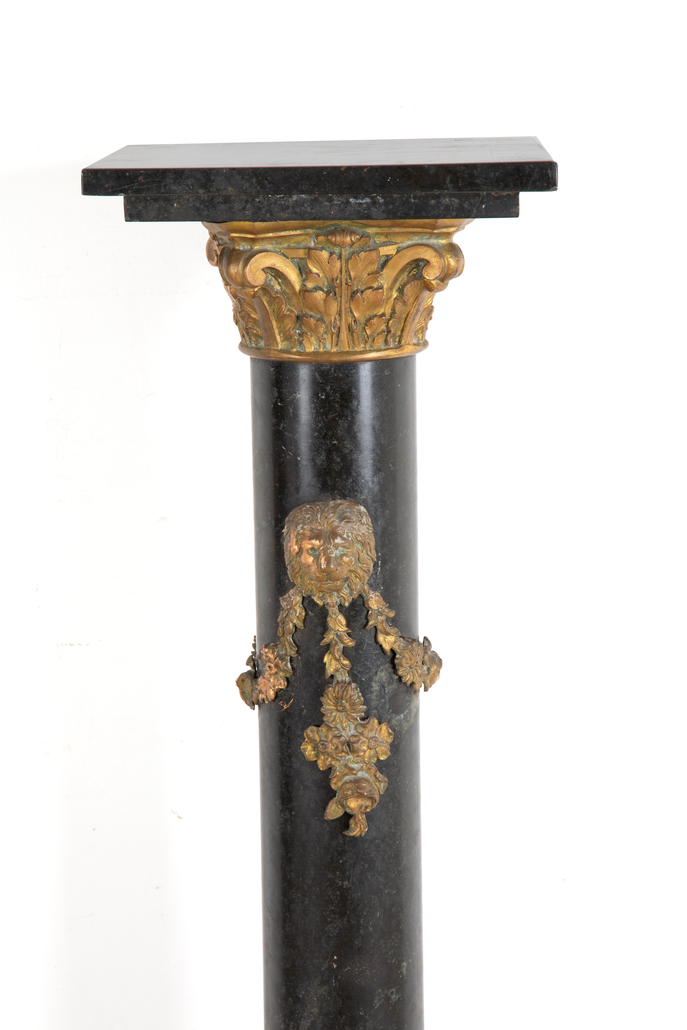 Colonna in marmo nero con guarnizioni in bronzo dorato, seconda metà del XIX secolo