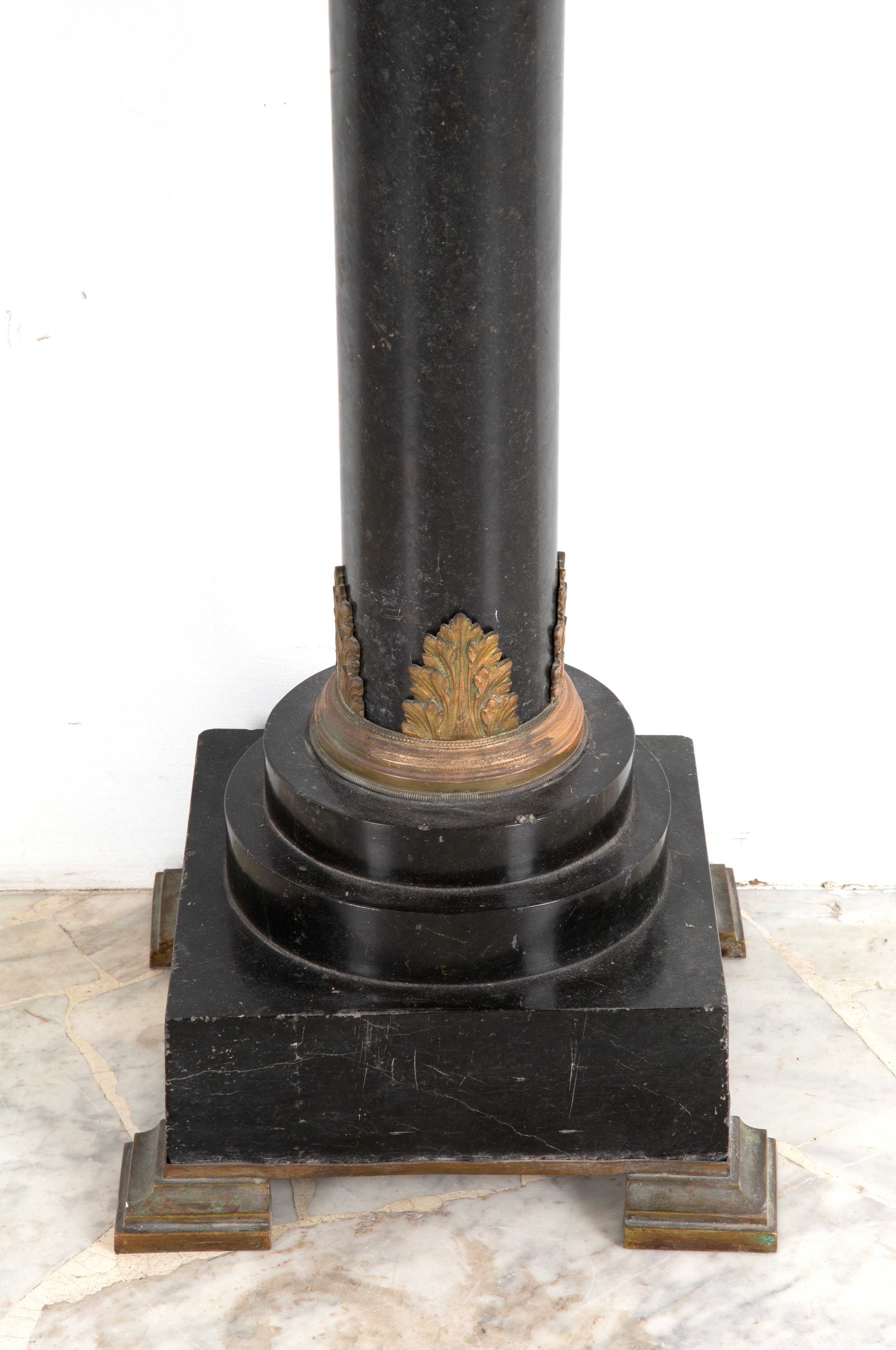 Colonna in marmo nero con guarnizioni in bronzo dorato, seconda metà del XIX secolo
