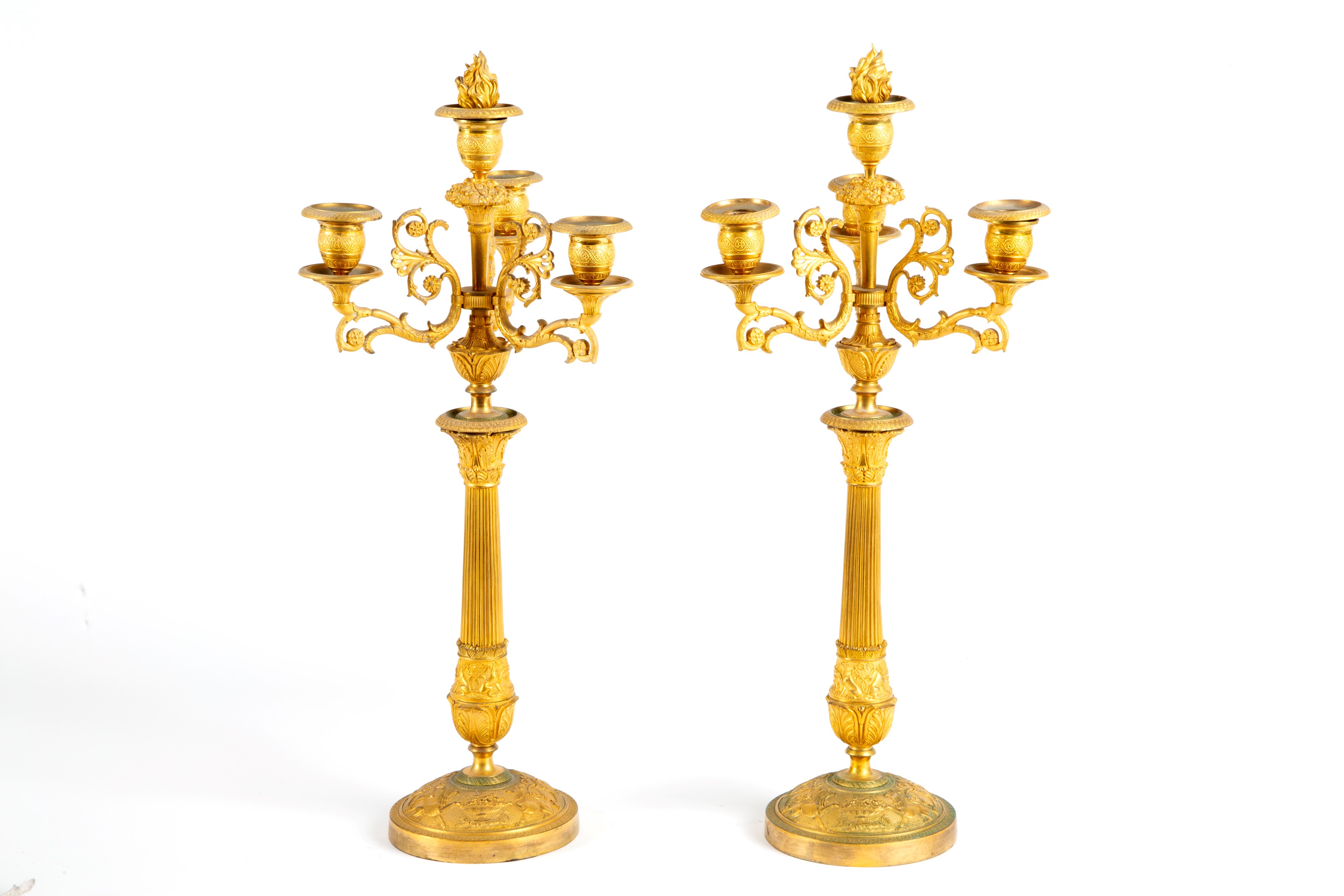 Coppia di candelabri a quattro fiamme, bronzo cesellato e dorato,  XIX secolo