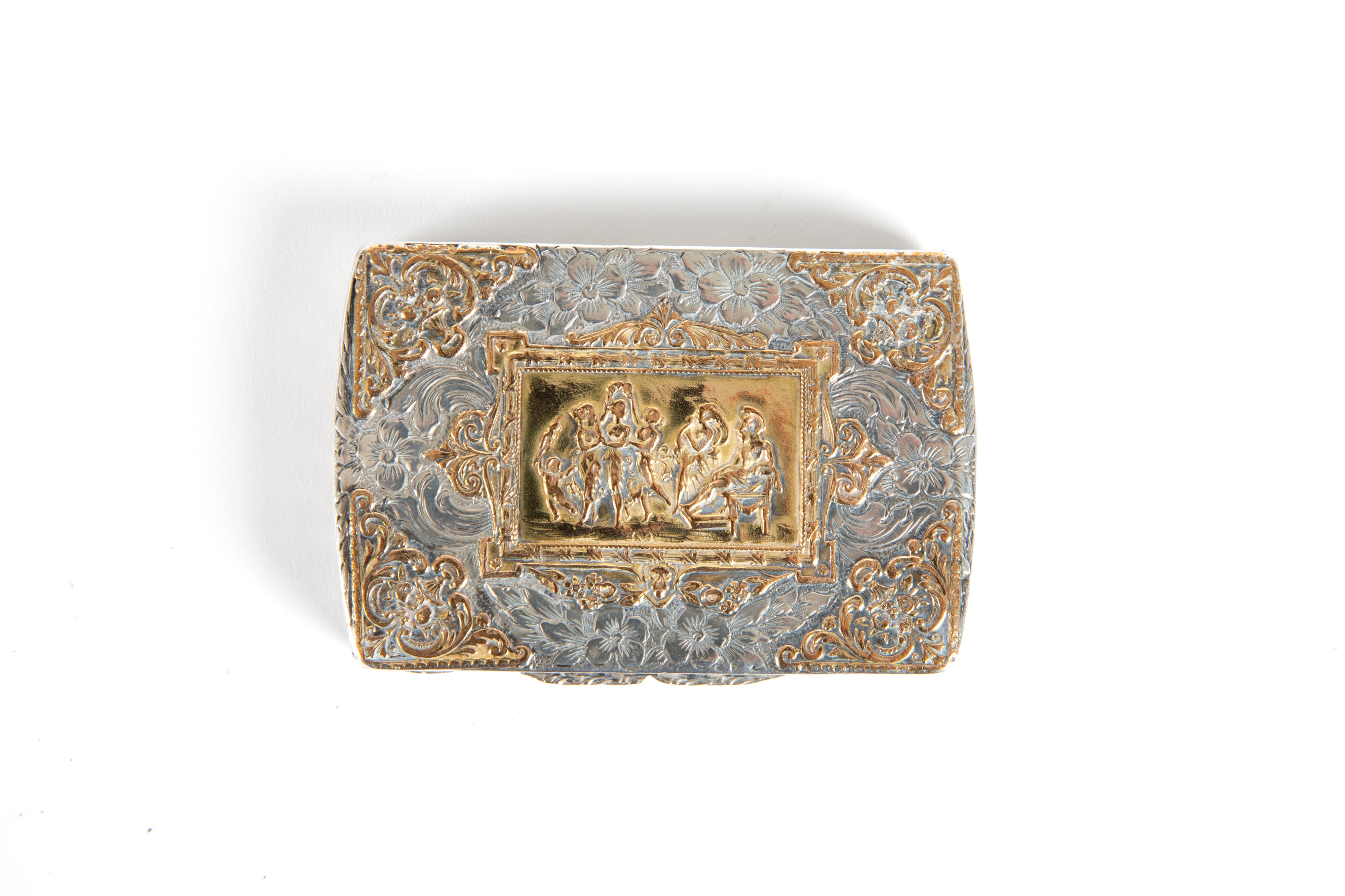 Tabacchiera in argento e oro, scena mitologica sul coperchio, inizi XIX secolo