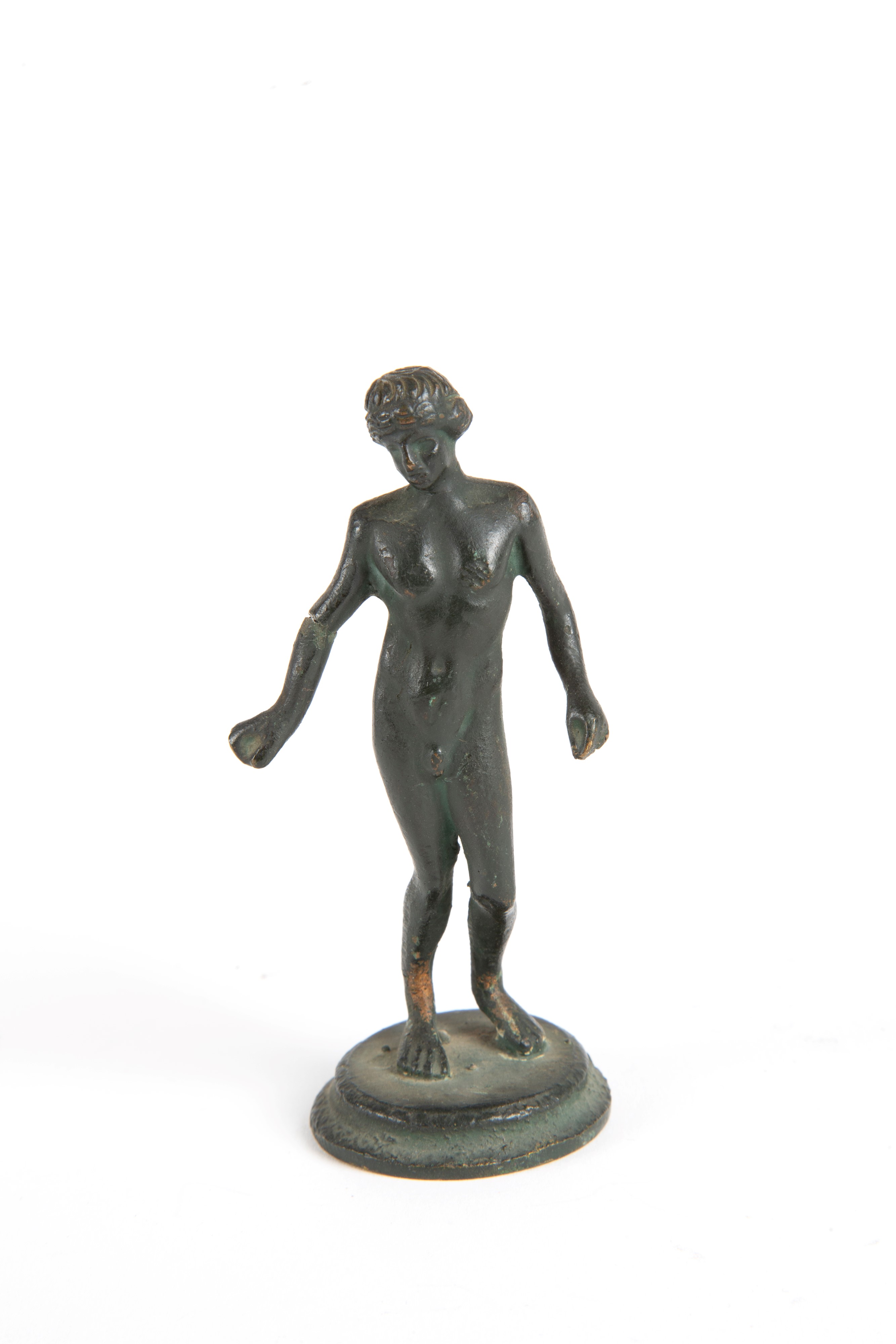 Gruppo scultoreo in antimonio e bronzo, composizione con incensieri e scultura di dominatore di l...