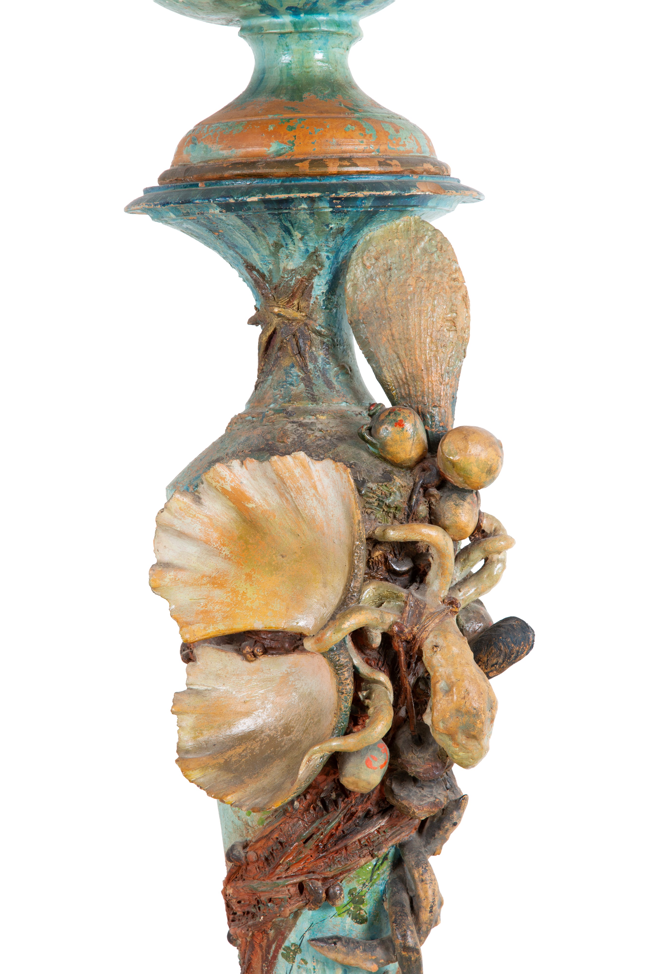 Vaso in terracotta dipinta con tritone, conchiglie e colonna decorata con polipo, circa 182 cm
