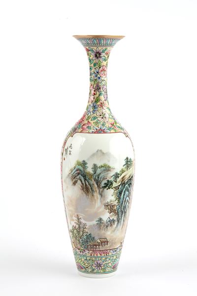 Vaso in porcellana decorato con motivi paesaggistici e scritte, Cina, inizio XX secolo