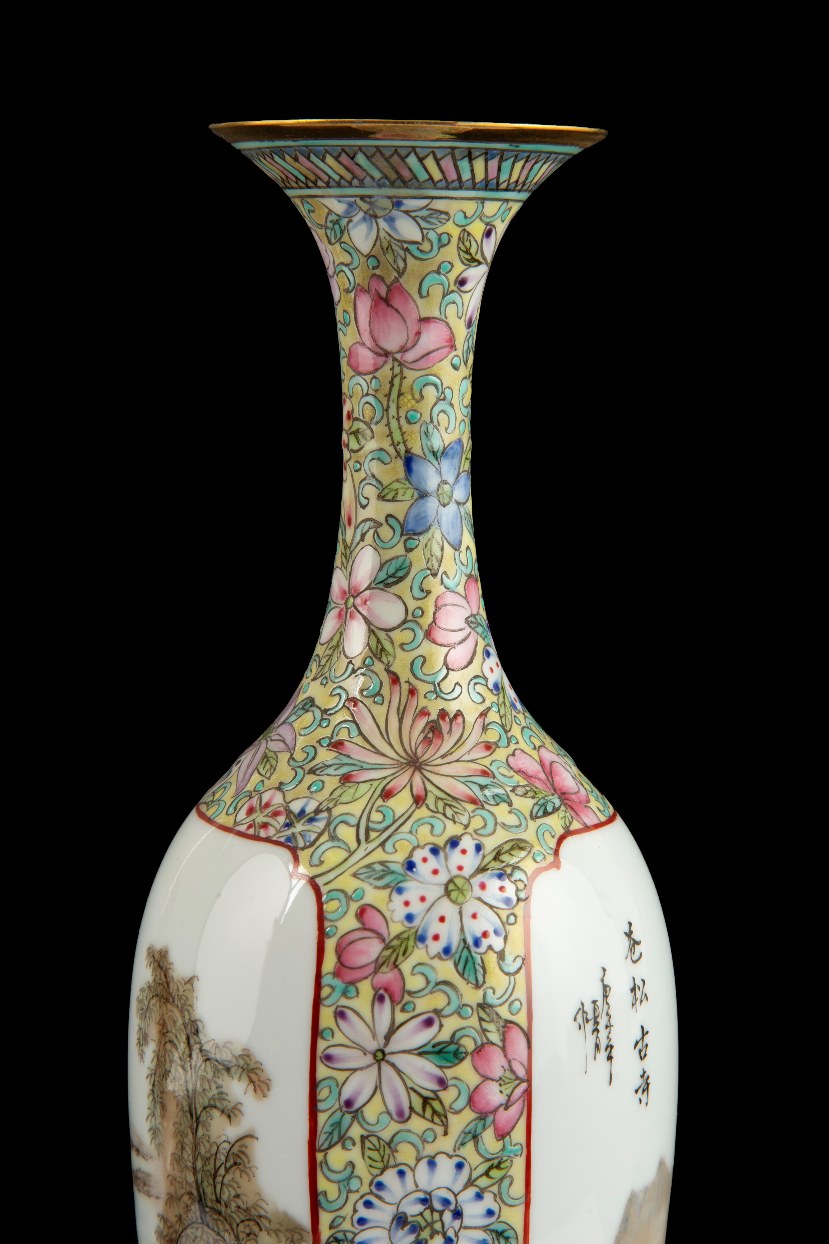 Vaso in porcellana decorato con motivi paesaggistici e scritte, Cina, inizio XX secolo