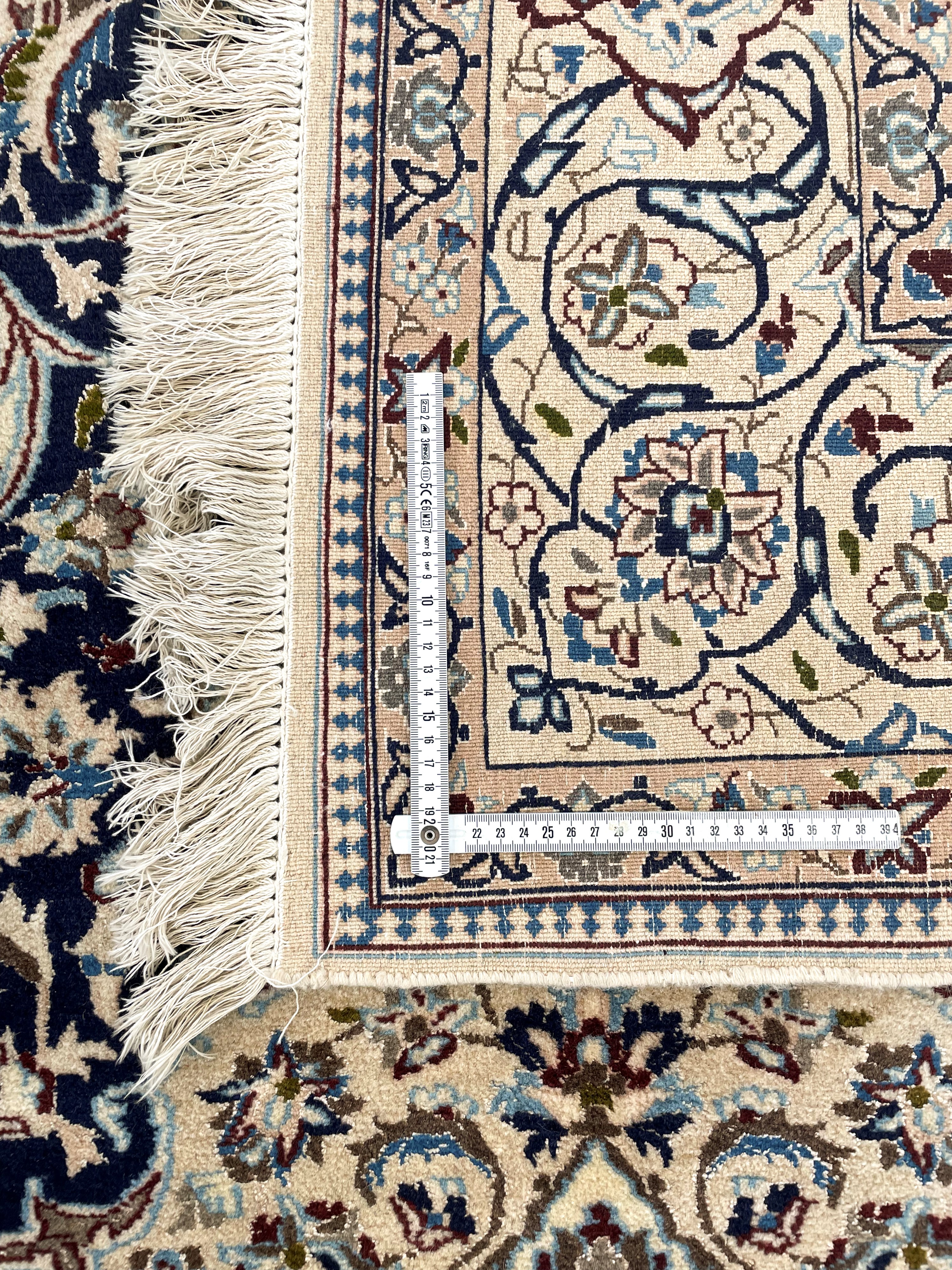 Persia, Tappeto Nain in lana e seta, seconda metà del XX secolo