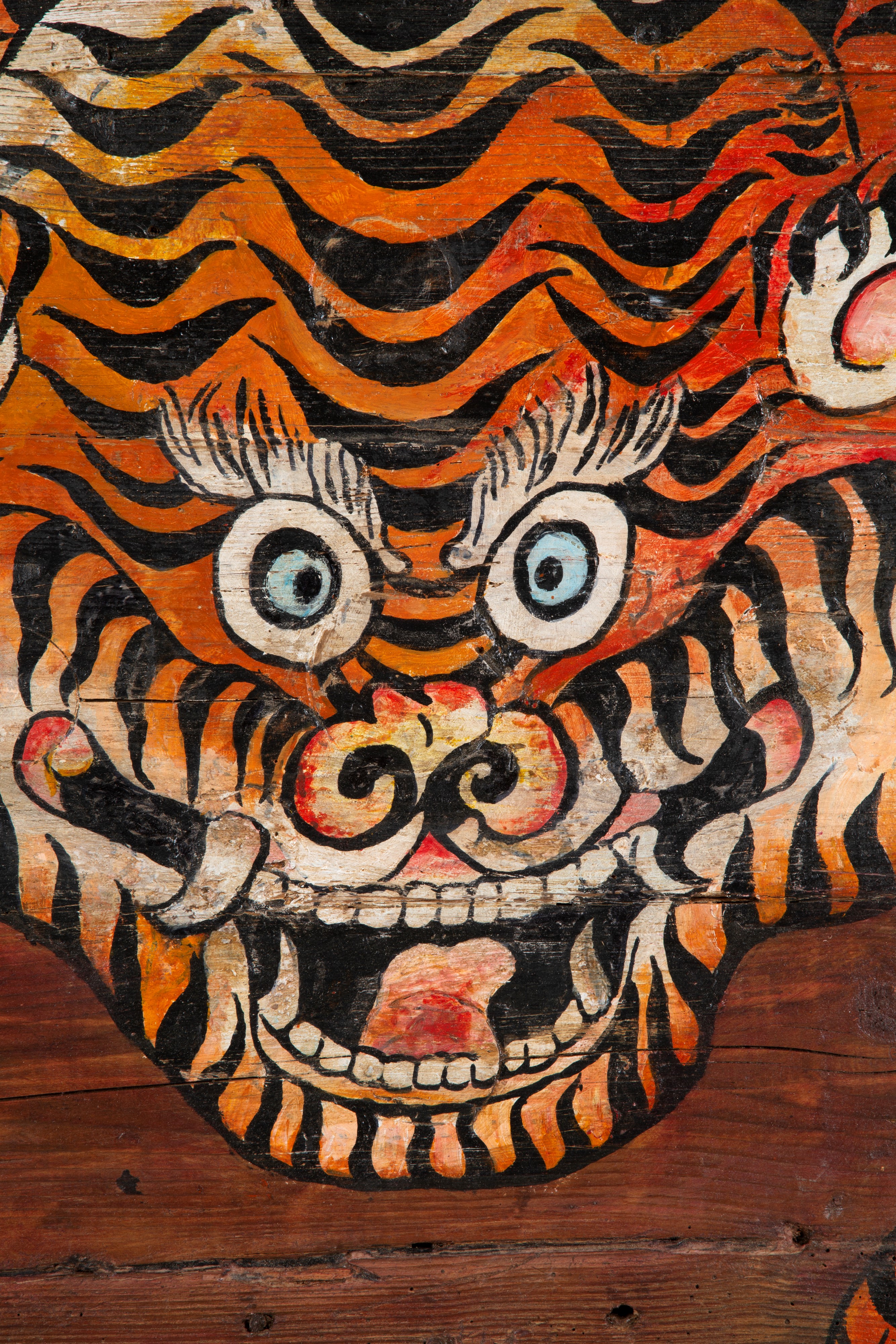 Pannello sagomato raffigurante Tigre, legno dipinto, Tibet, seconda metà del XIX secolo