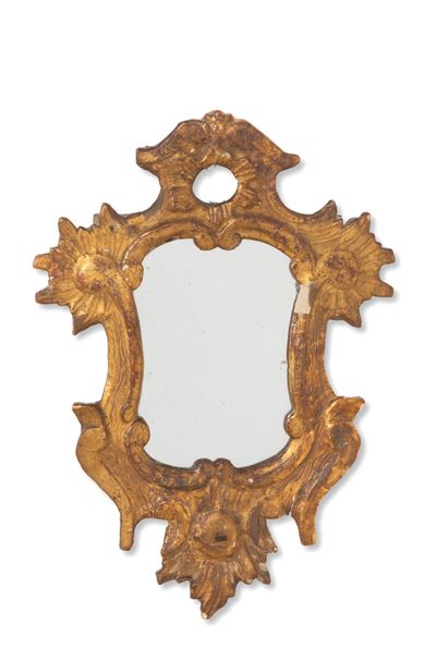 Specchierina, legno intagliato e dorato, inizi XVIII secolo (ca. 50x35 cm)