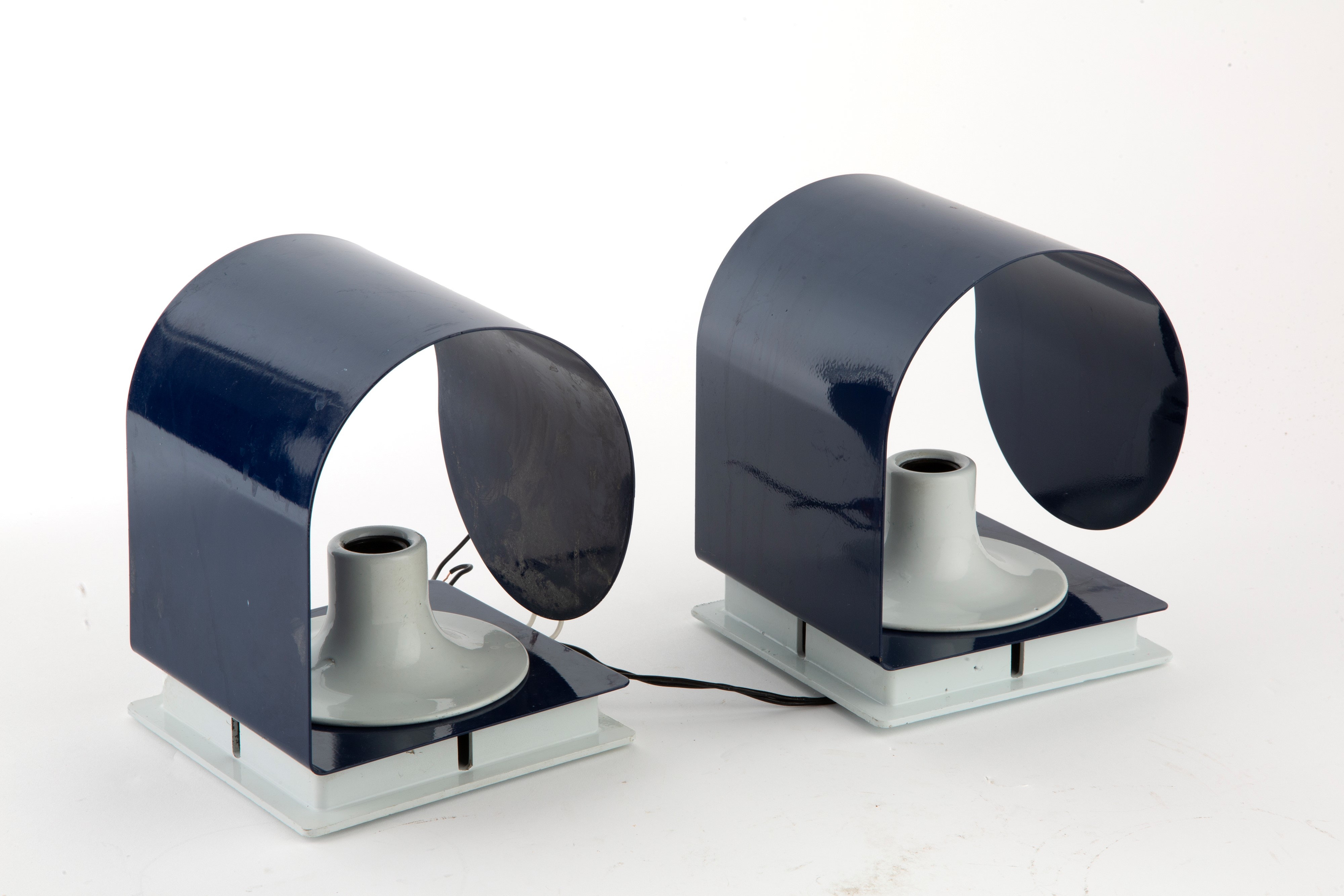 Coppia di applique blu in metallo laccato, stile Space Age