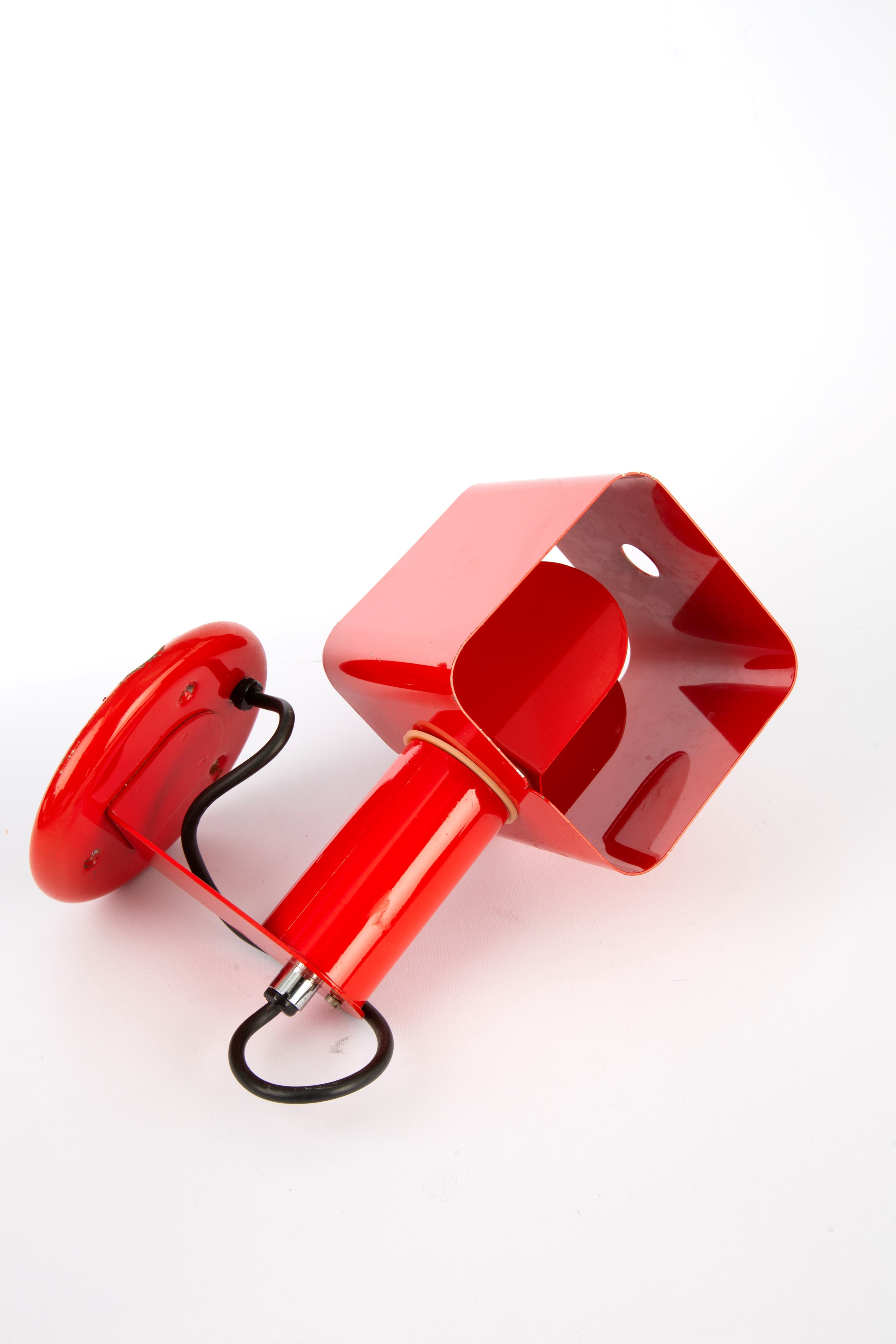 Coppia di applique, metallo laccato rosso (anni ’70 circa)