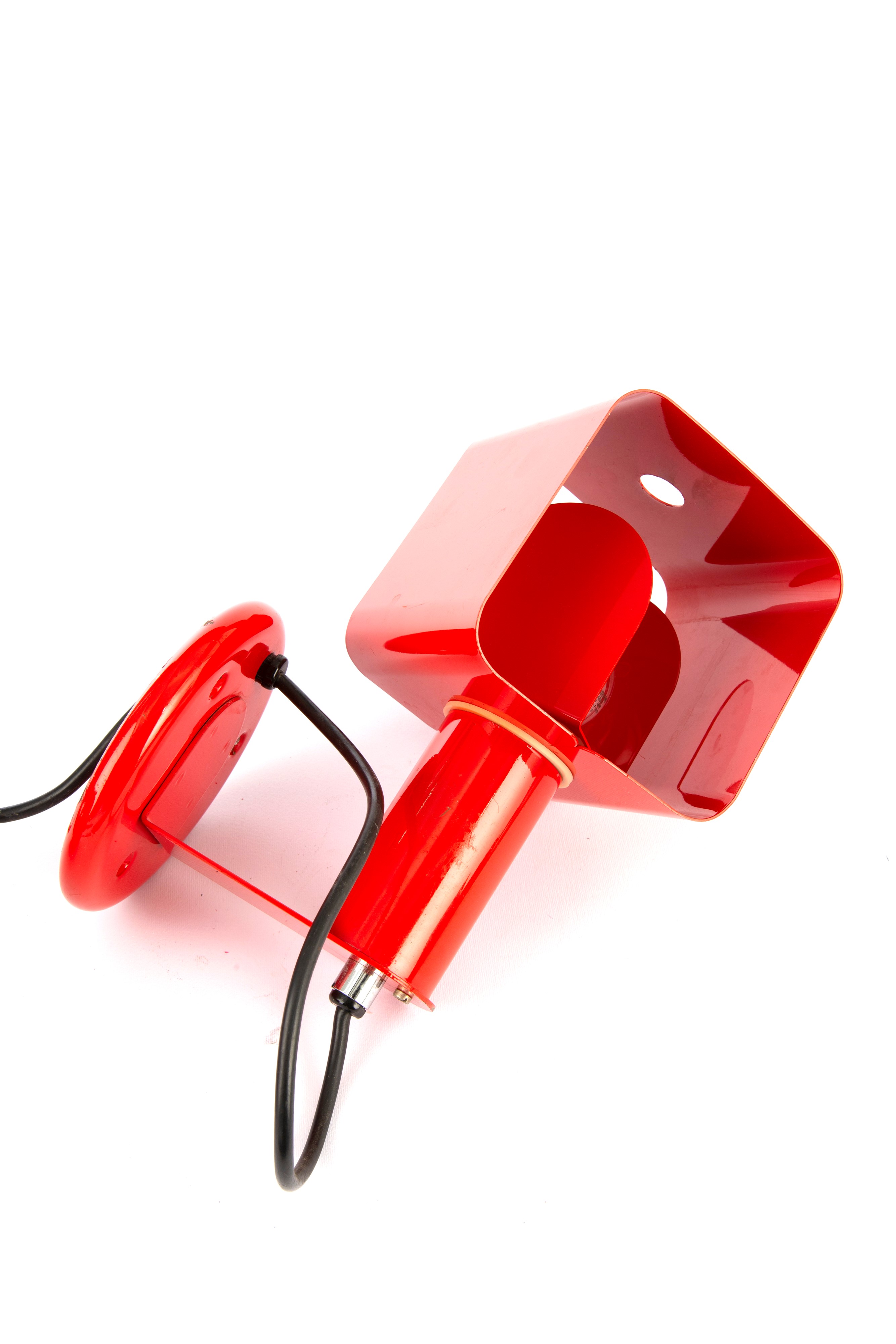 Coppia di applique, metallo laccato rosso (anni ’70 circa)