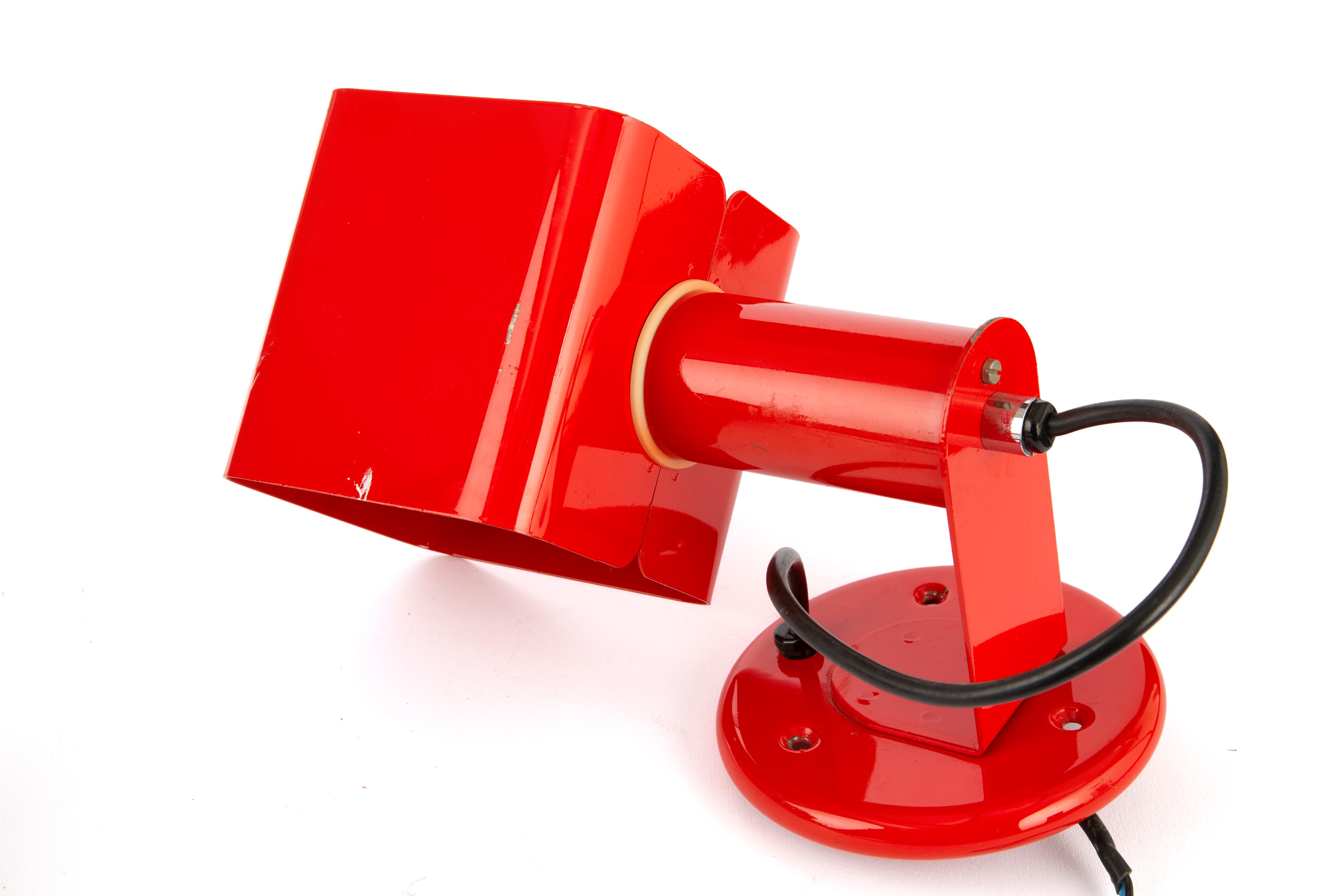 Coppia di applique, metallo laccato rosso (anni ’70 circa)