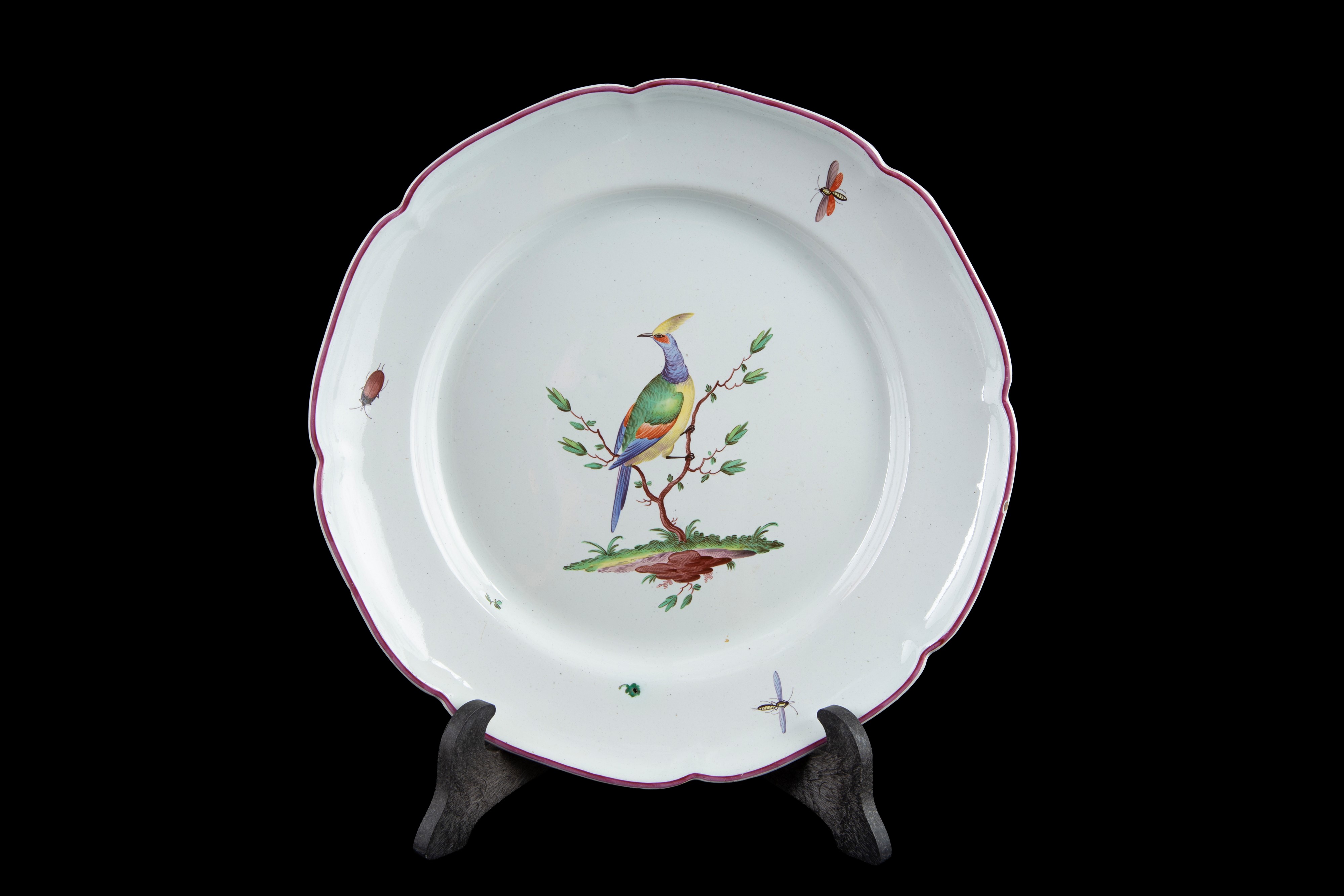 Set di dieci piatti in ceramica dipinta con volatili, Francia, XVIII secolo