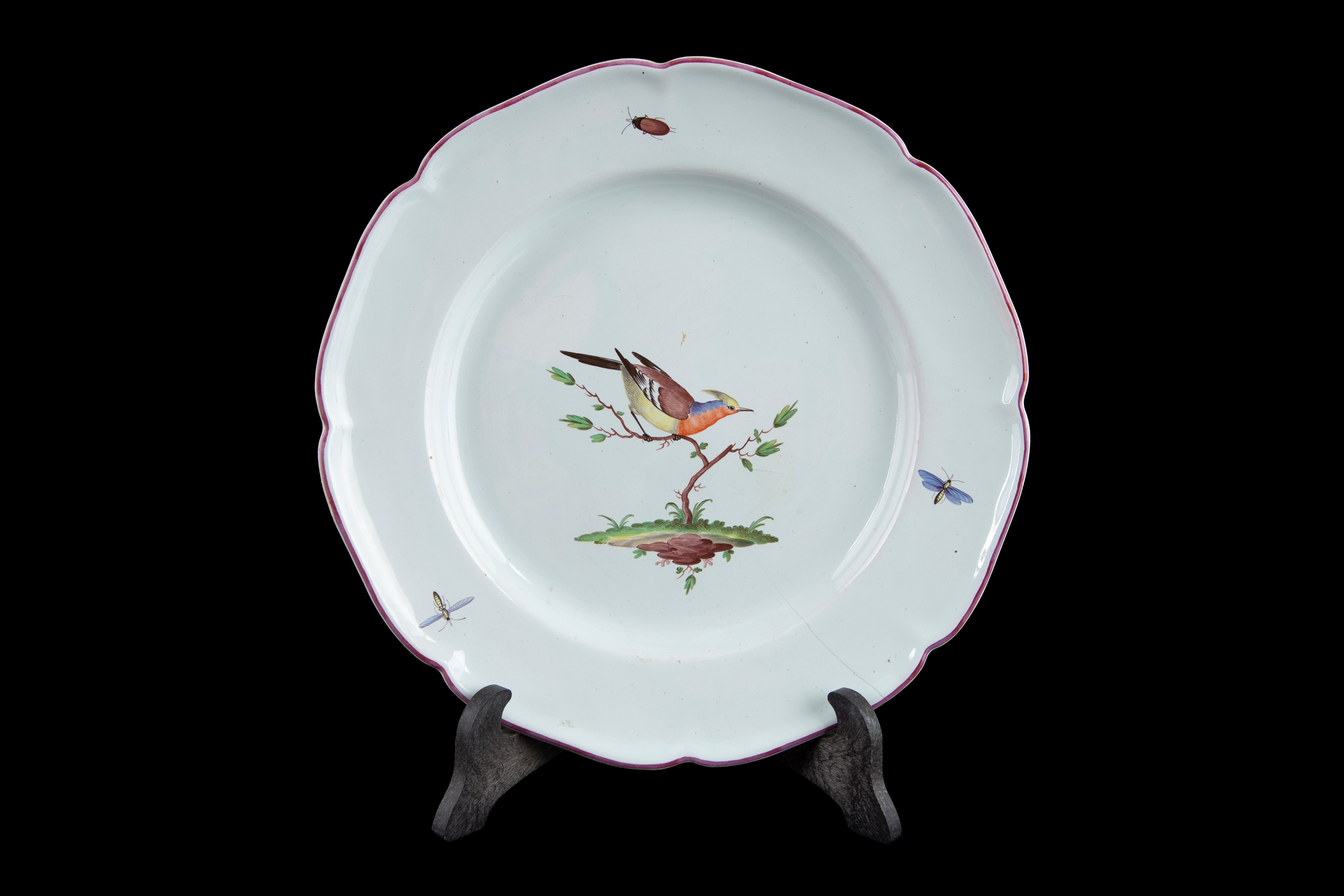 Set di dieci piatti in ceramica dipinta con volatili, Francia, XVIII secolo
