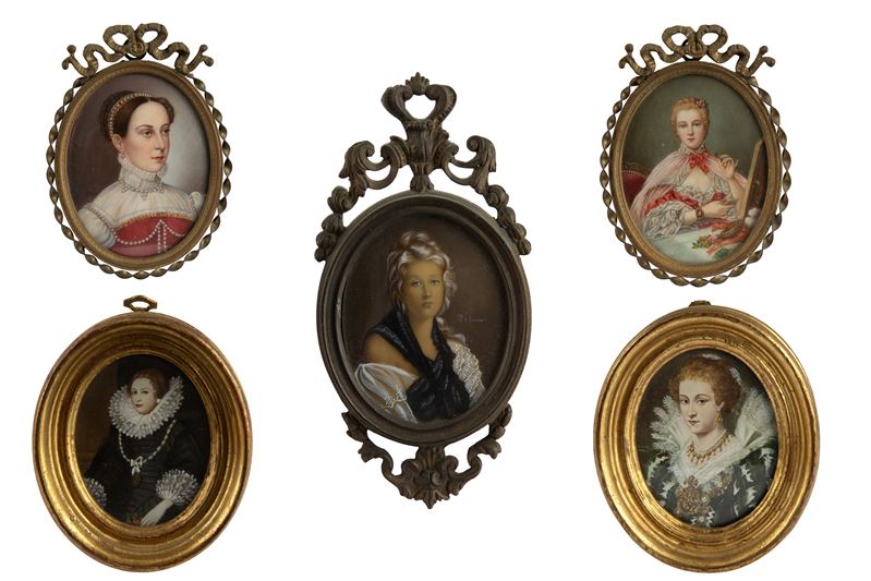 Cinque piccoli dipinti, Ritratti di donne, olio su materiali vari (fine  XIX–inizi XX secolo)
