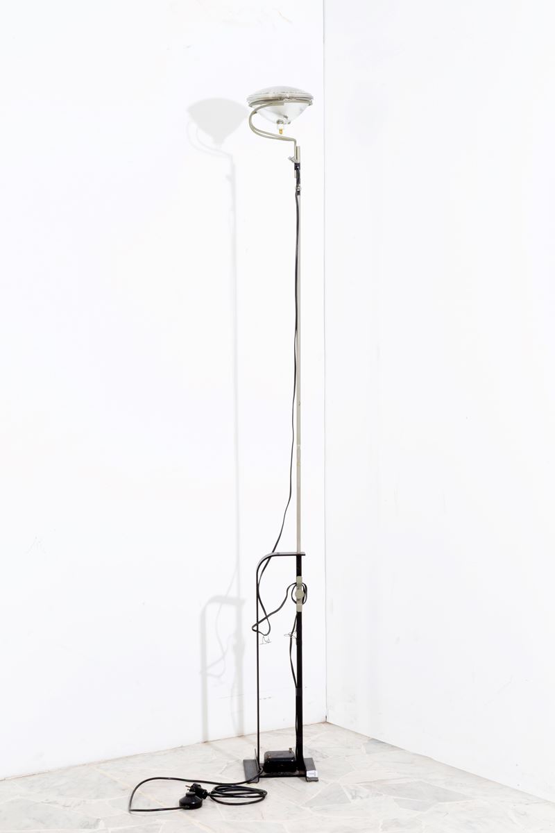 Achille Castiglioni, Pier Giacomo Castiglioni - Lampada da terra allungabile modello Toio per FLO...