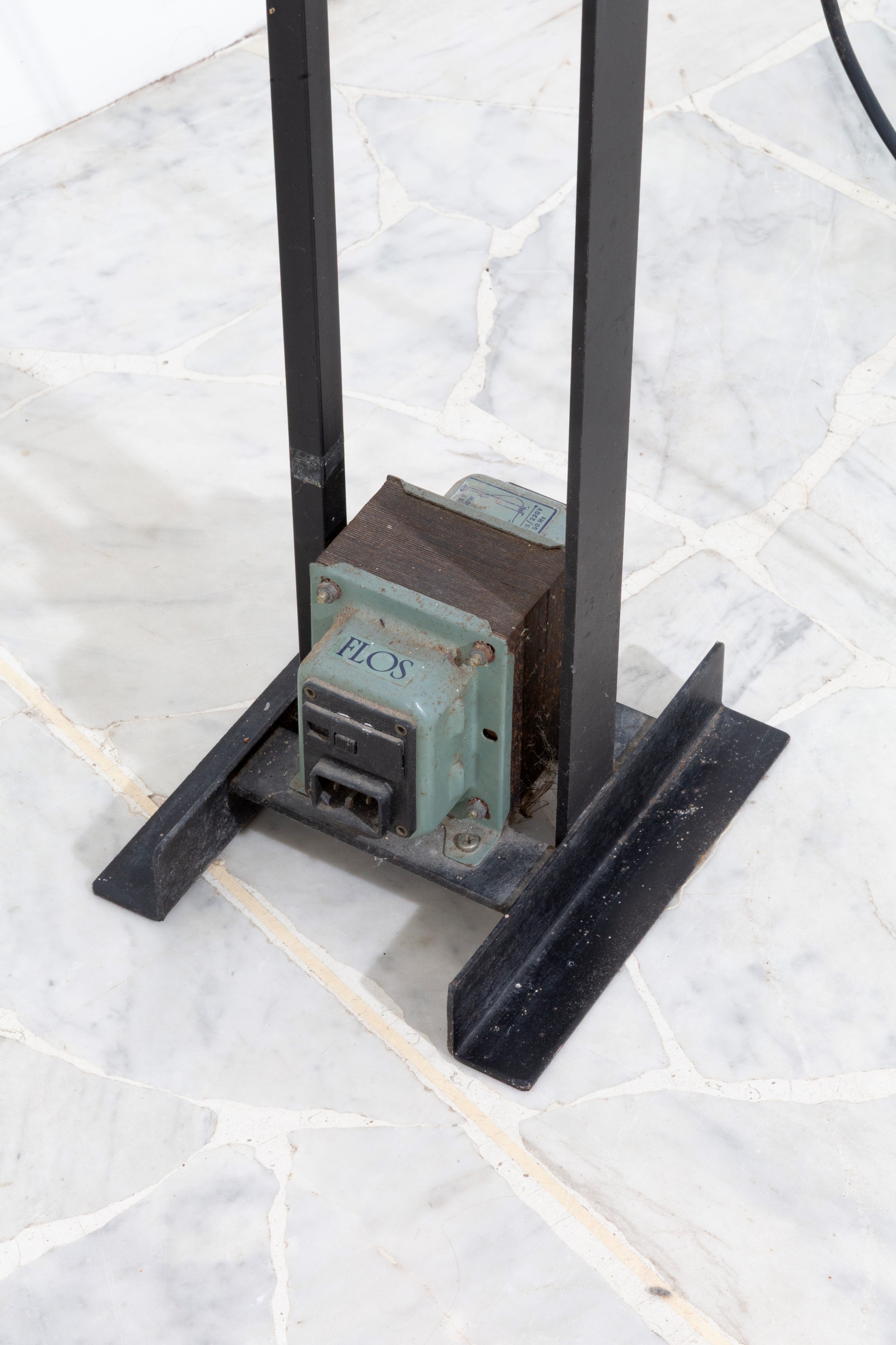 Achille Castiglioni, Pier Giacomo Castiglioni - Lampada da terra allungabile mod. Toio, ferro dip...