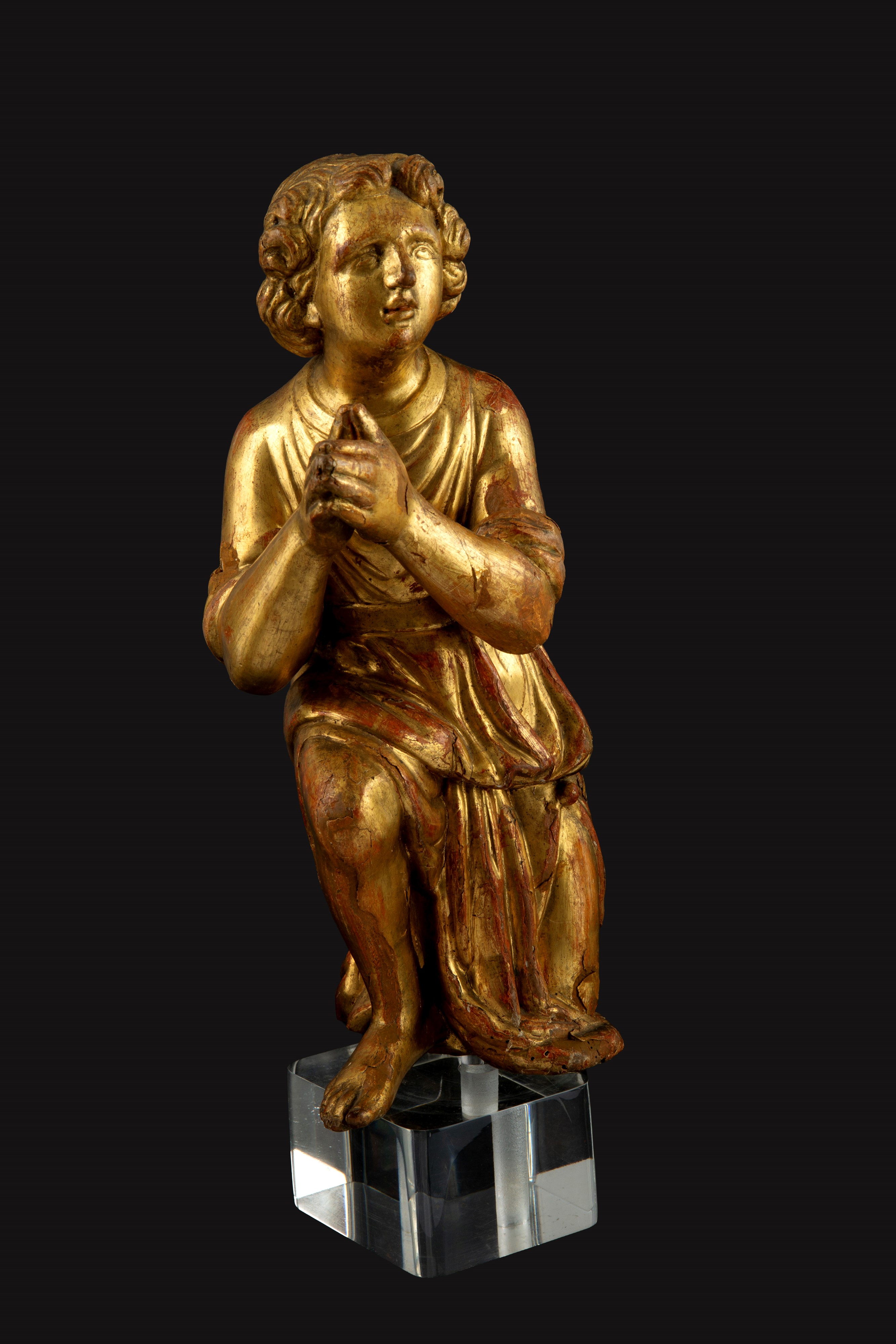 Due sculture in legno dorato, Angeli genuflessi, fine XVII secolo