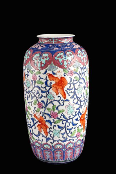 Vaso in porcellana dipinta, Cina, inizi XX secolo