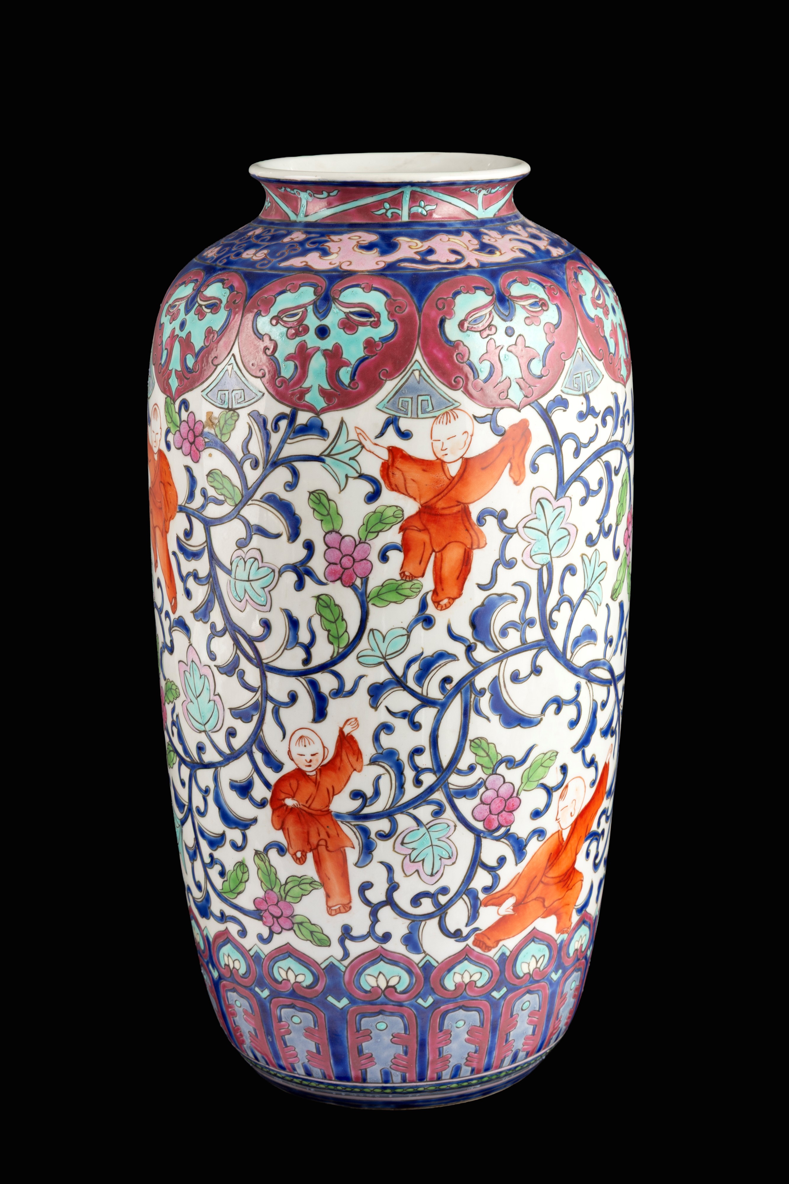 Vaso in porcellana dipinta, Cina, inizi XX secolo
