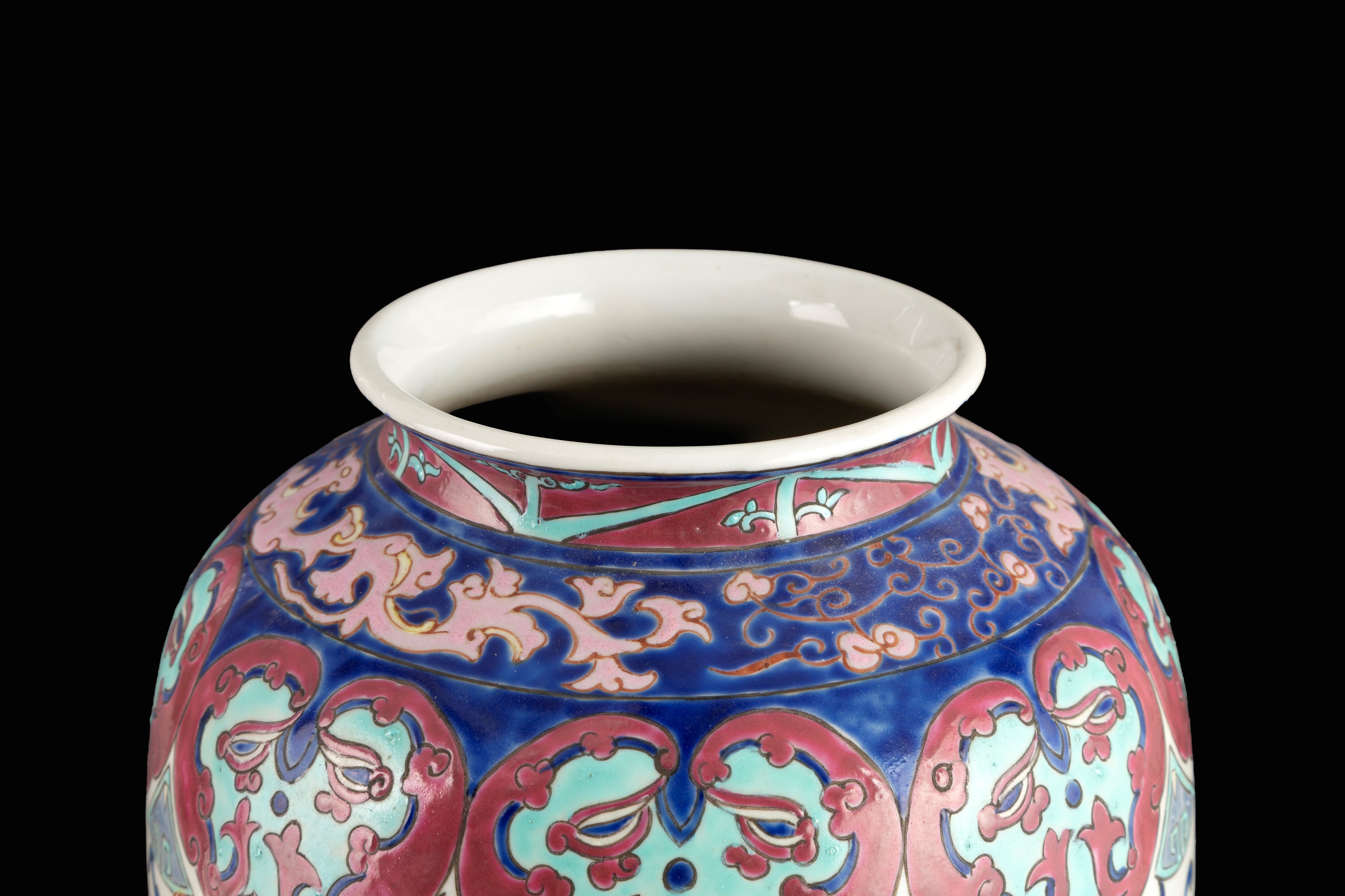 Vaso in porcellana dipinta, Cina, inizi XX secolo