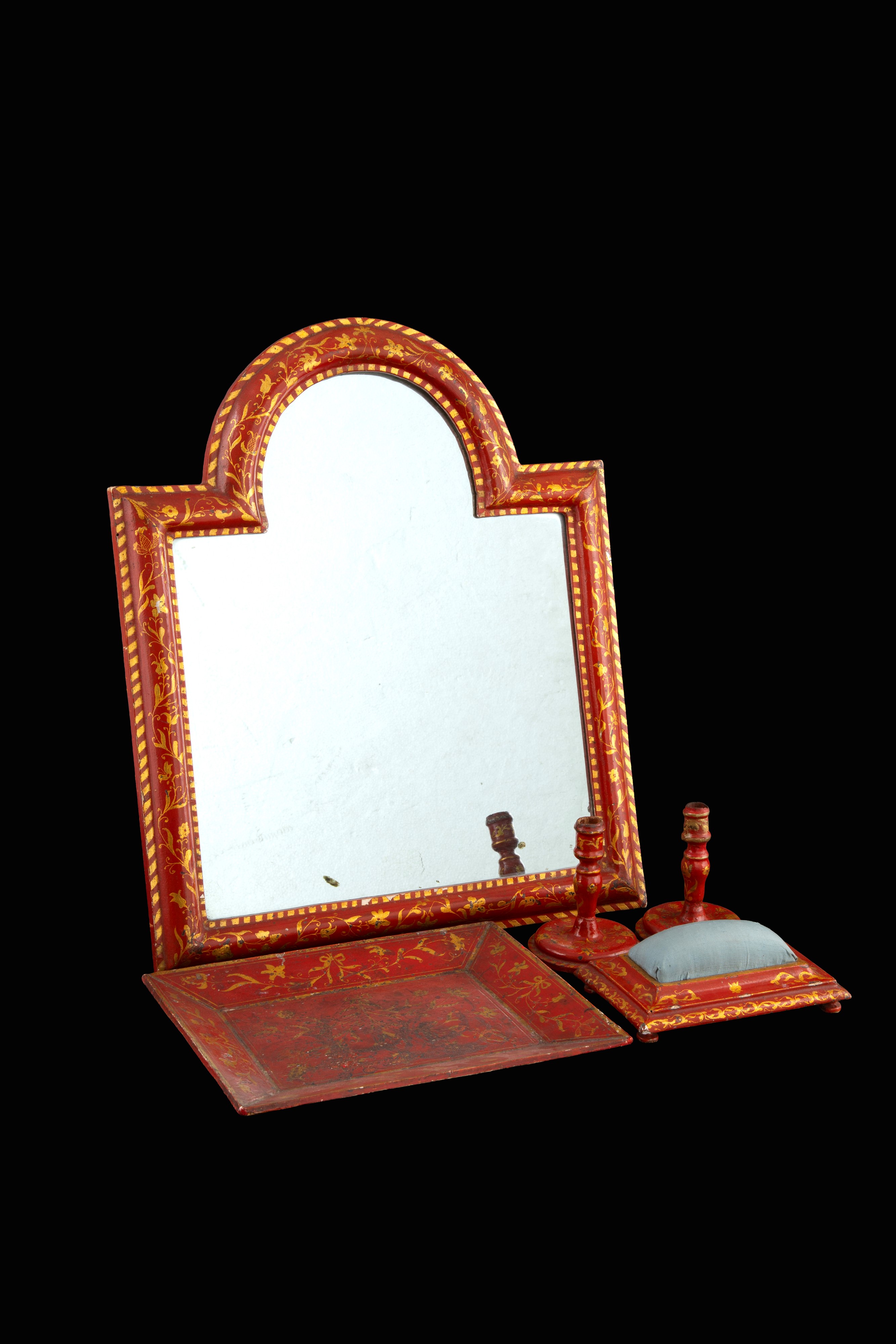 Set da toilette, legno laccato rosso e dorato (Venezia), XVIII secolo