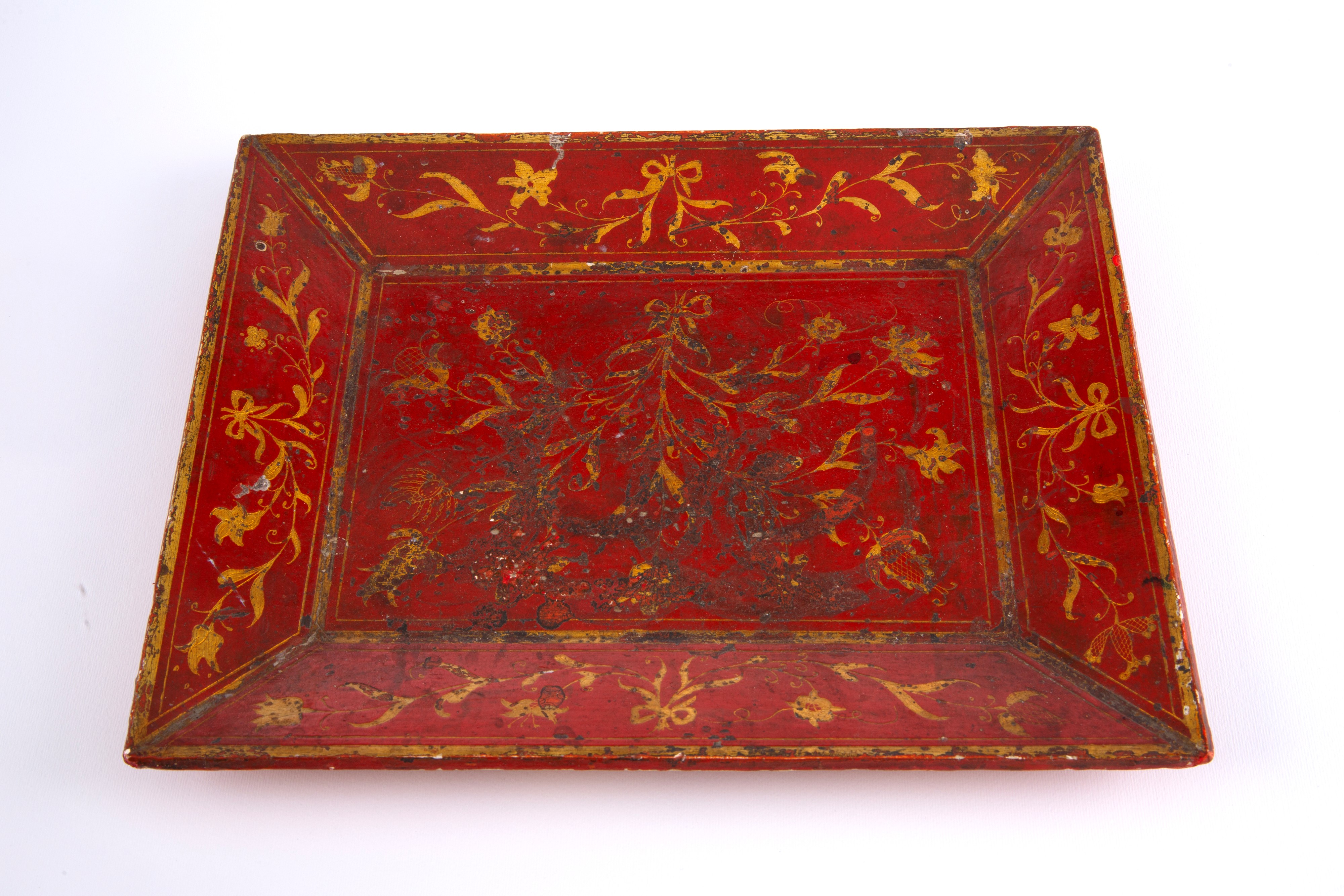 Set da toilette, legno laccato rosso e dorato (Venezia), XVIII secolo