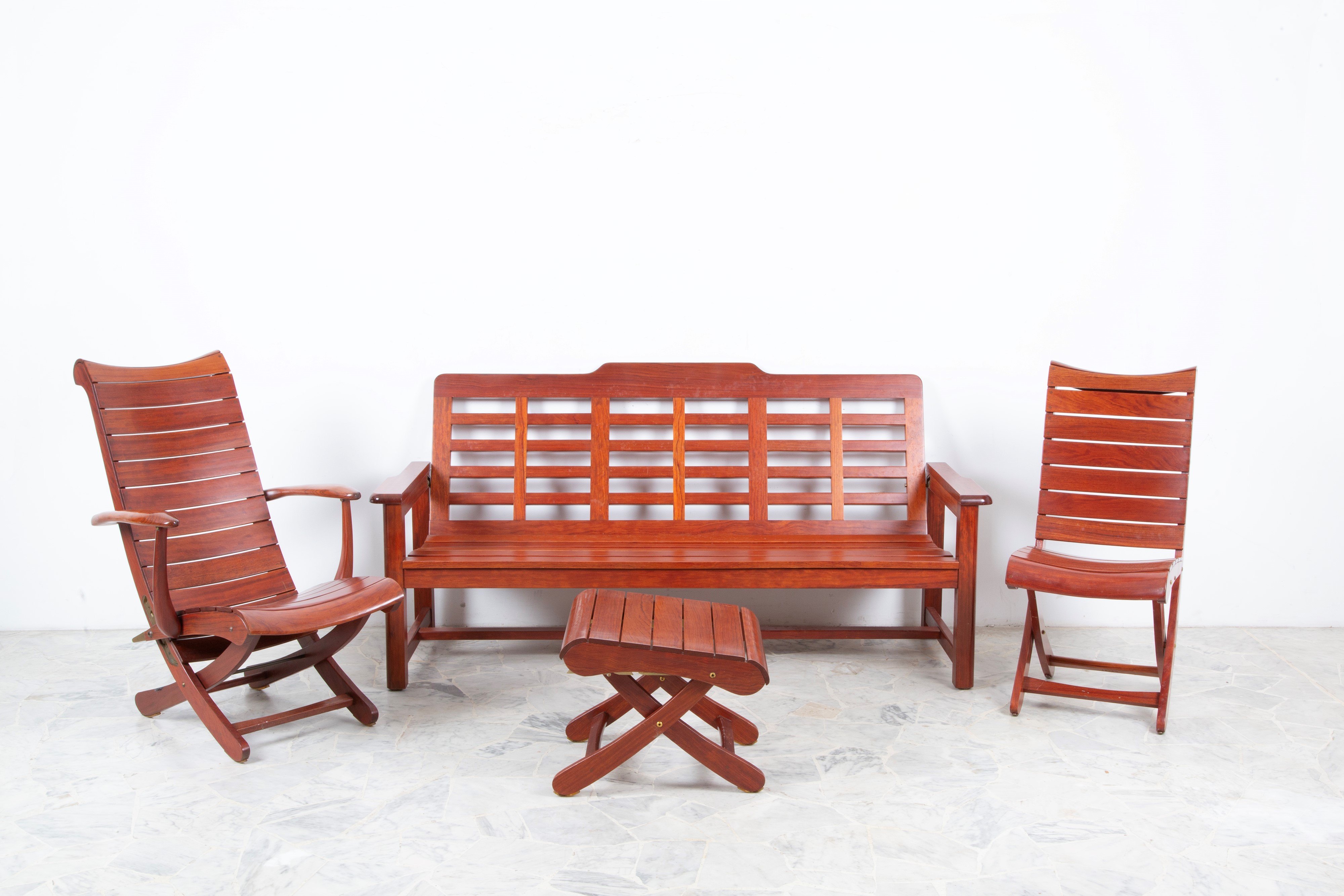 Triconfort, Set da giardino in legno esotico (divano, sdraio, sedia e tavolino pieghevoli), anni ...