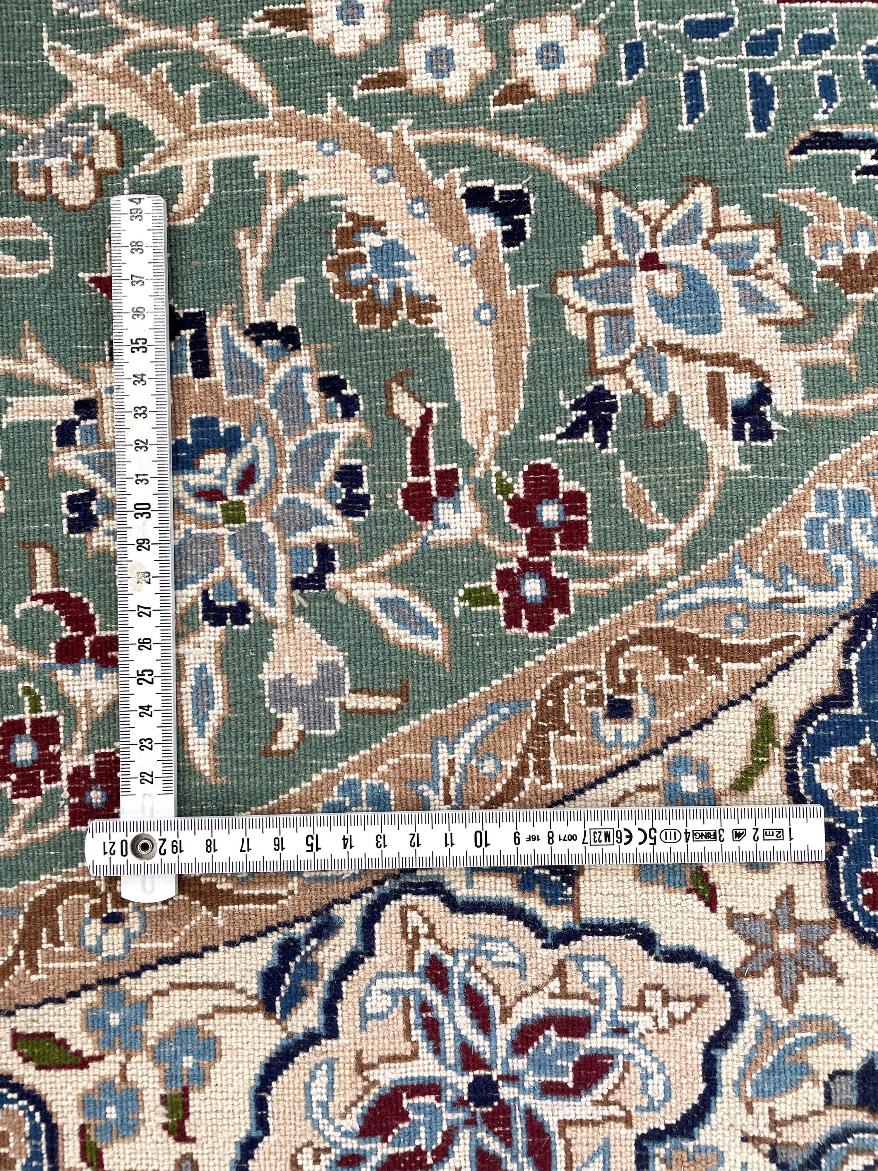 Tappeto Nain, Persia, lana e seta, diametro circa 220 cm
