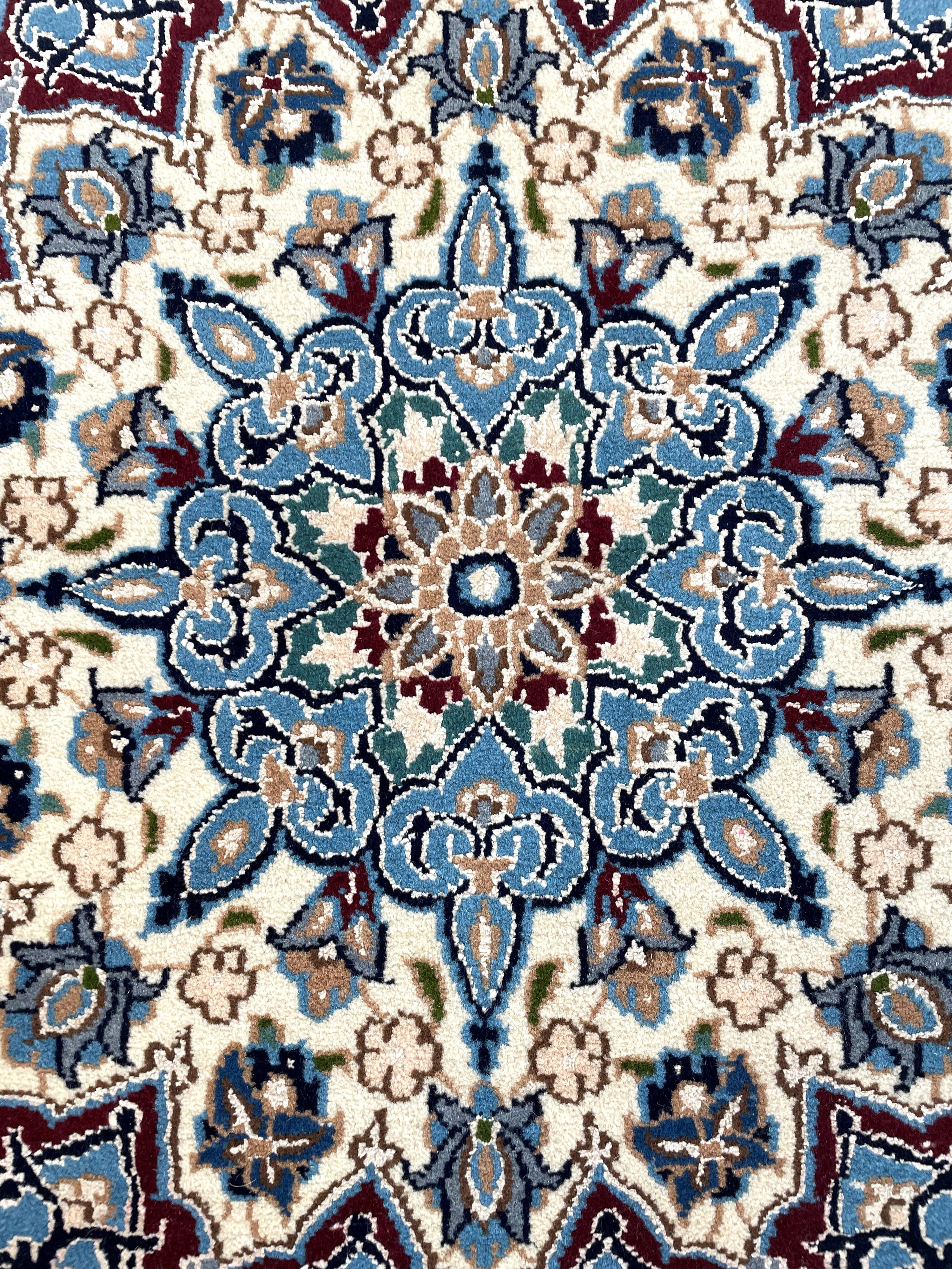 Tappeto Nain, Persia, lana e seta, diametro circa 220 cm