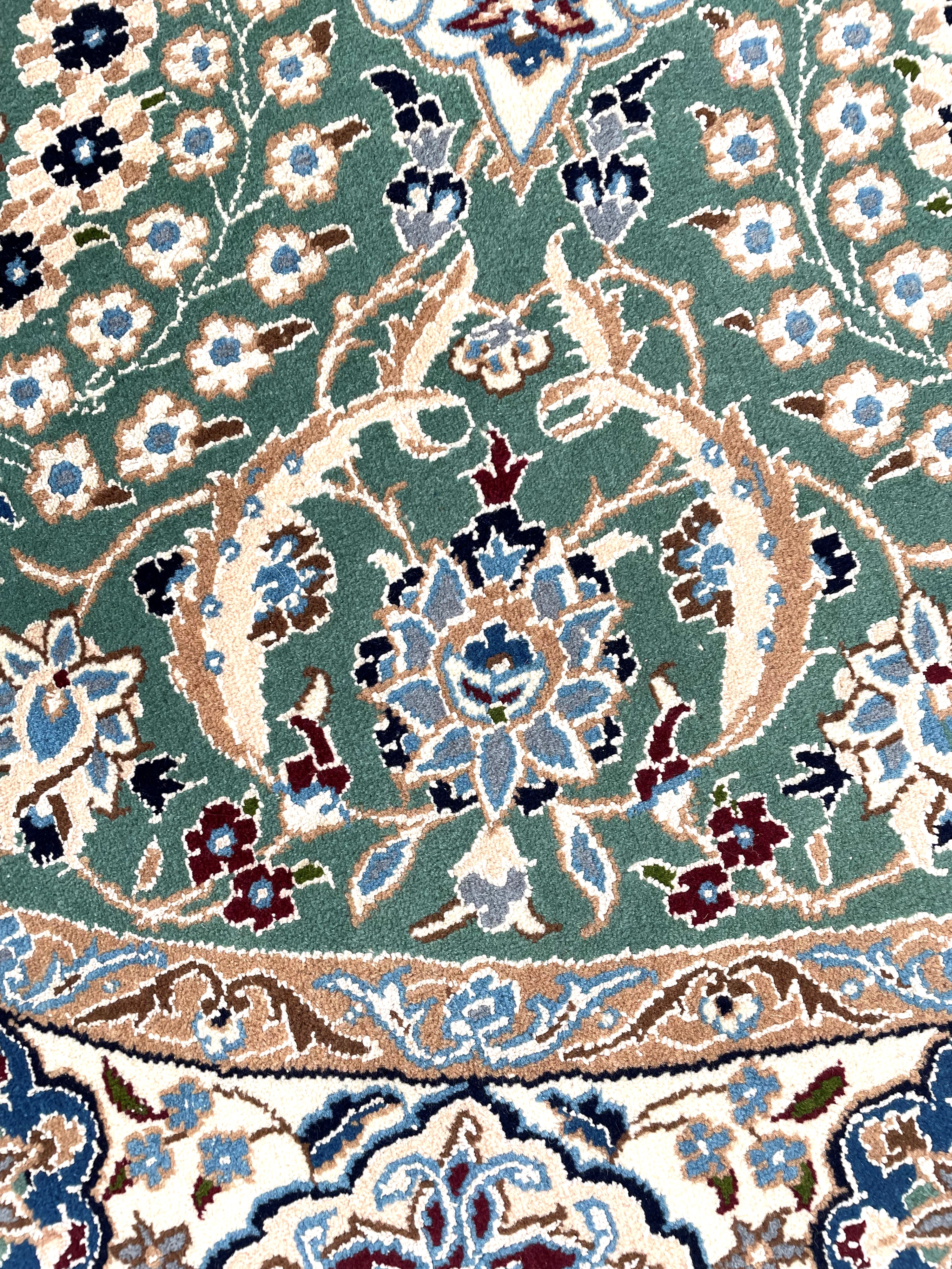 Tappeto Nain, Persia, lana e seta, diametro circa 220 cm