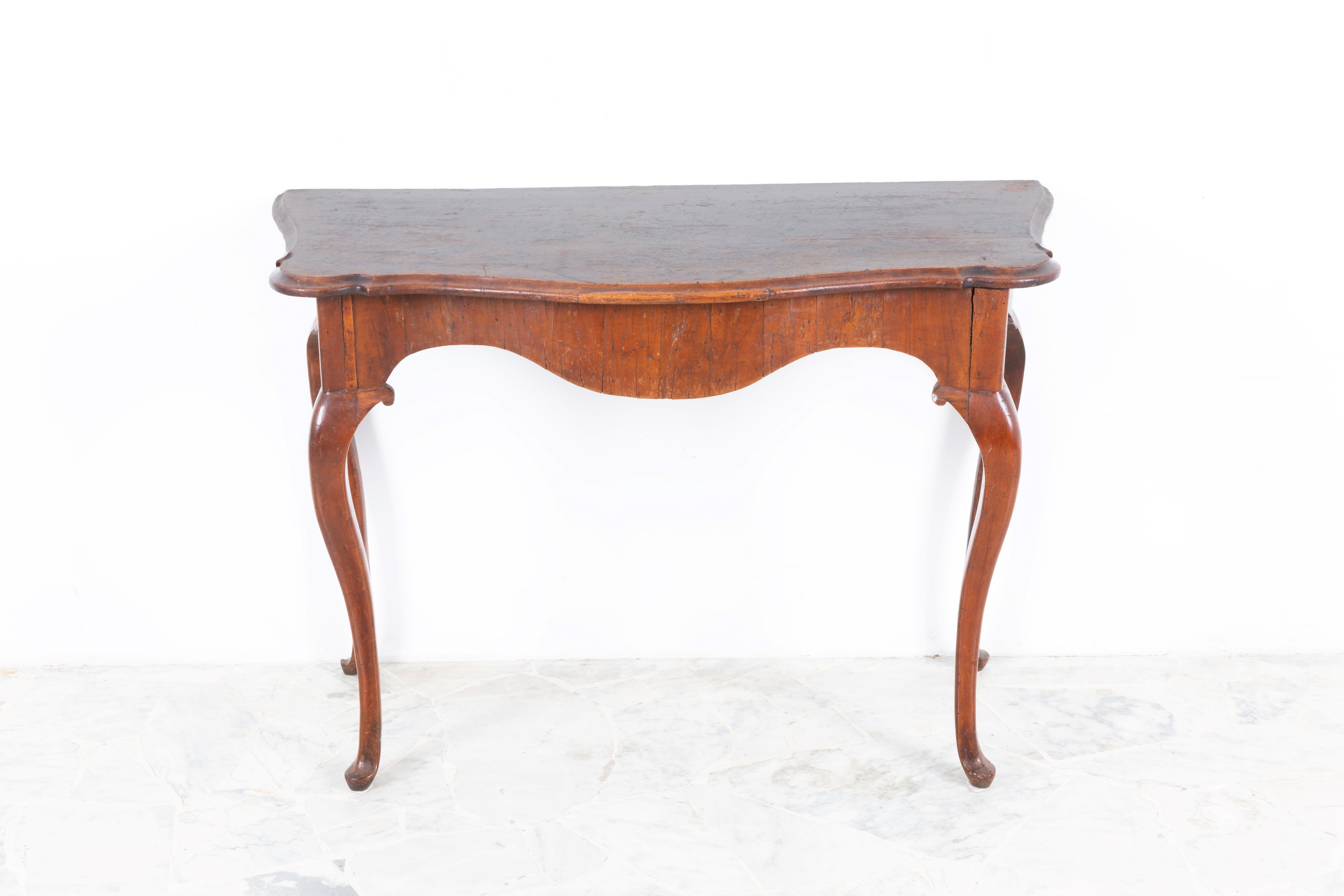 Consolle, legno di noce, piano sagomato e gambe mosse (Nord Italia), XVIII secolo