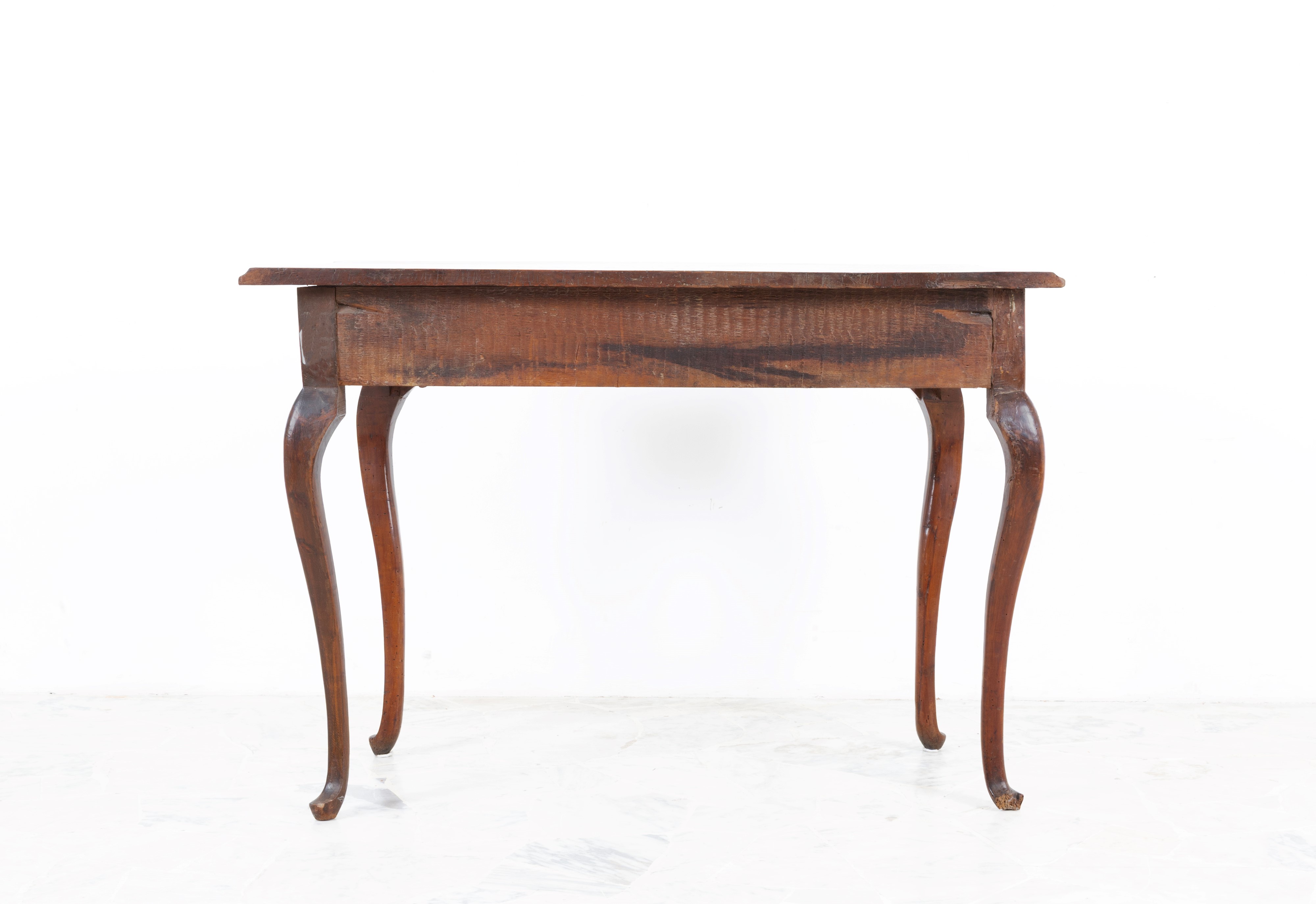 Consolle, legno di noce, piano sagomato e gambe mosse (Nord Italia), XVIII secolo