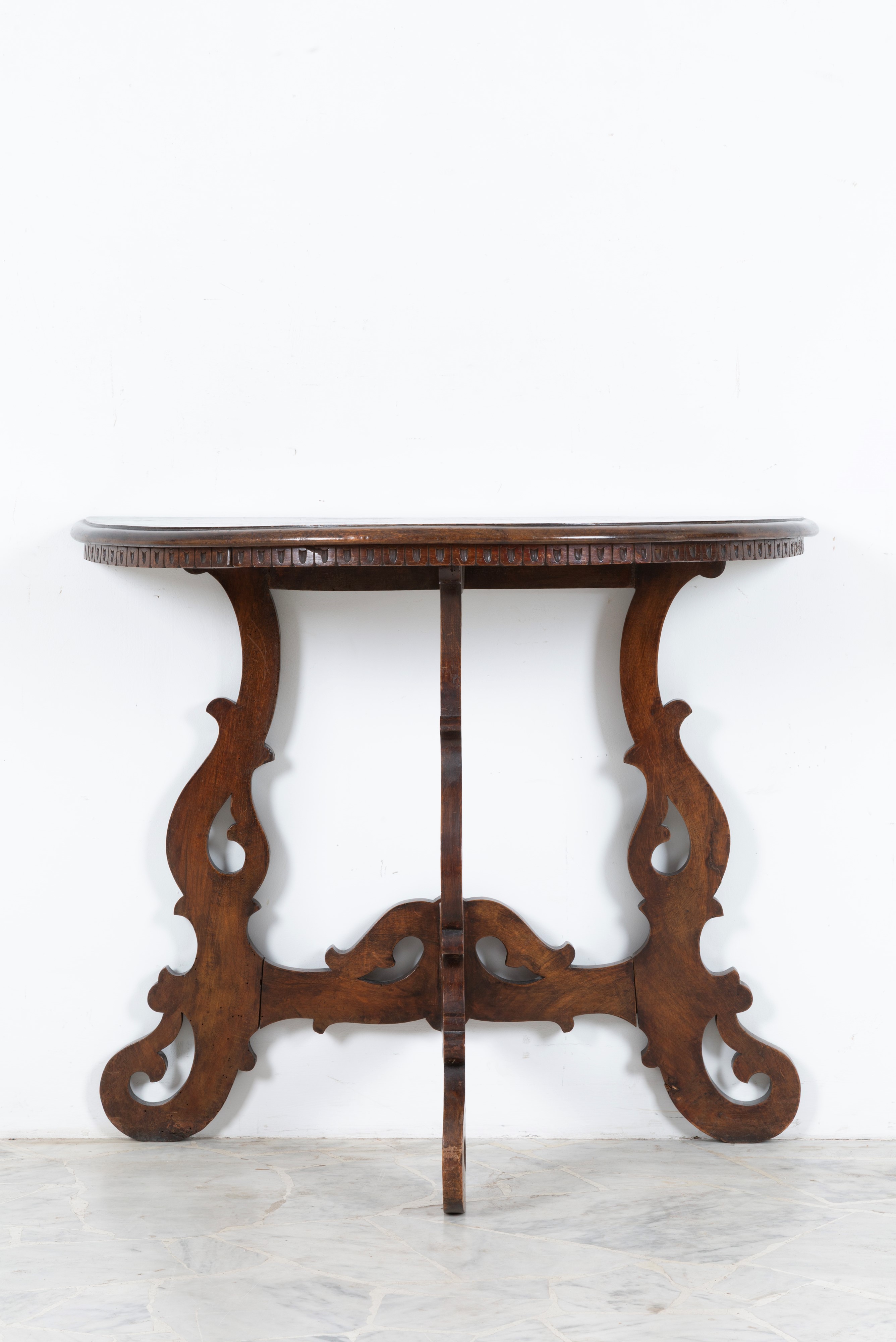 Consolle a mezzaluna, legno di noce, XIX secolo