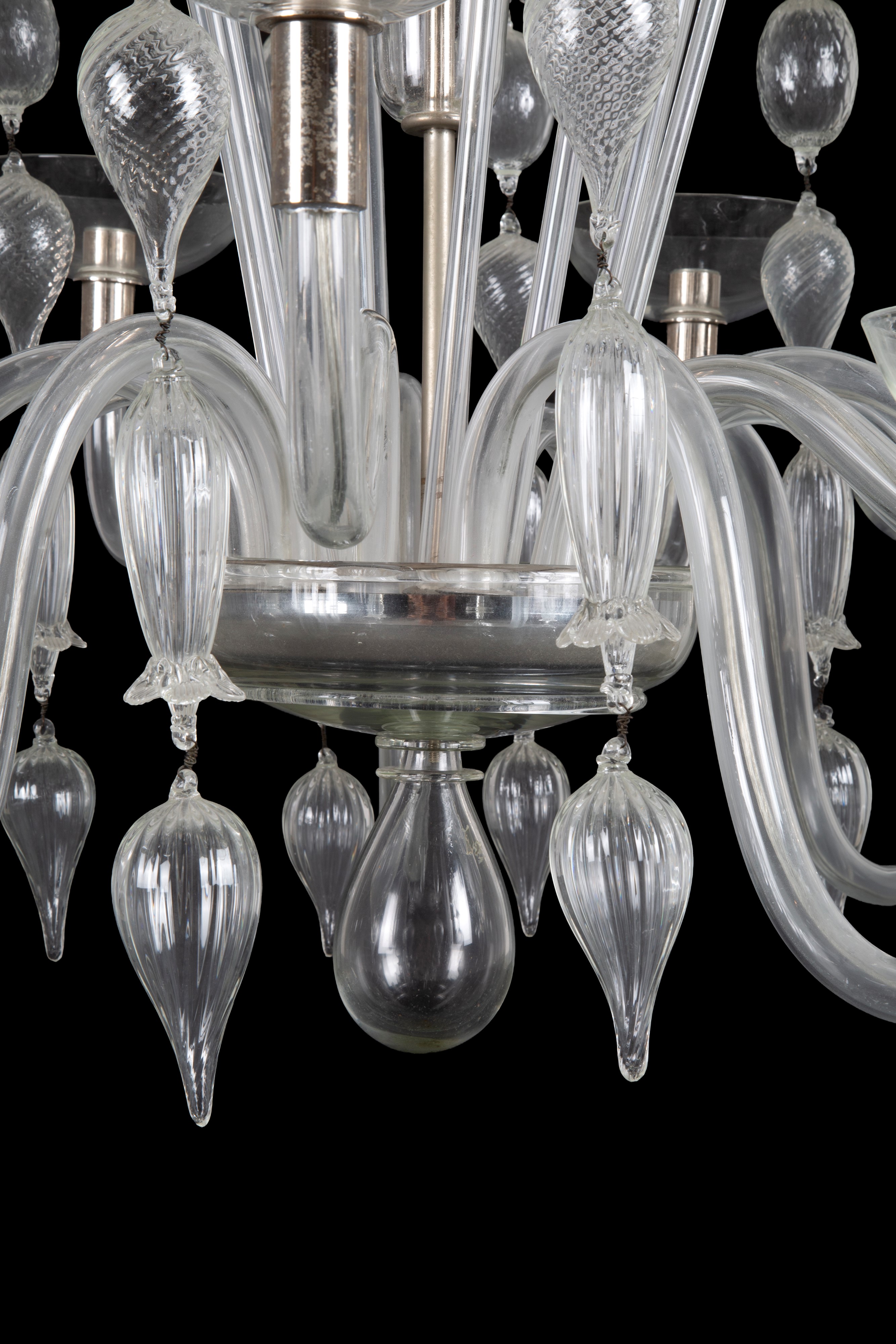 Carlo Scarpa - Lampadario Venini a dodici luci in metallo cromato e vetro/ cristallo soffiato