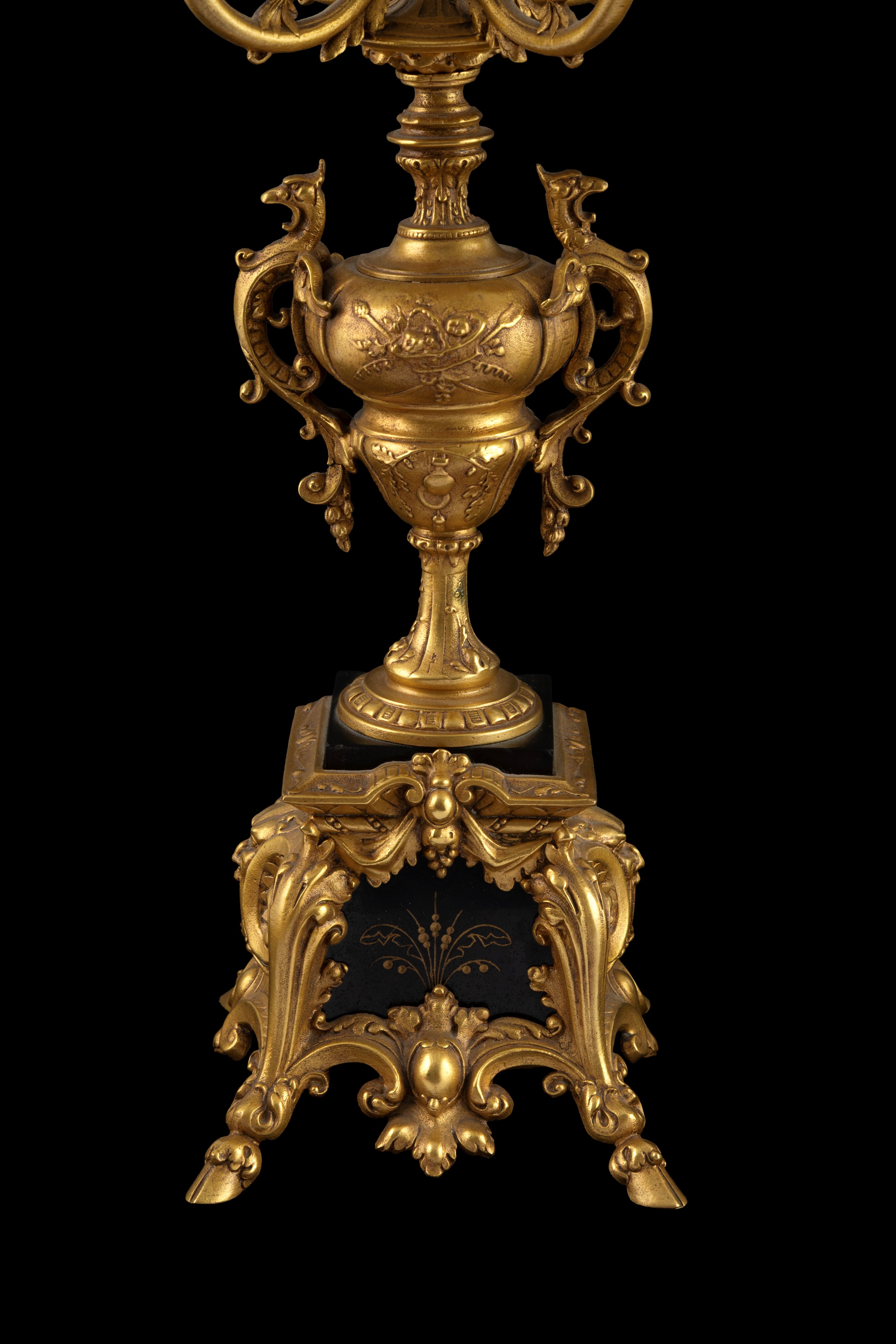 Coppia di candelabri a cinque fiamme, bronzo dorato e marmo nero (Belgio), XX secolo