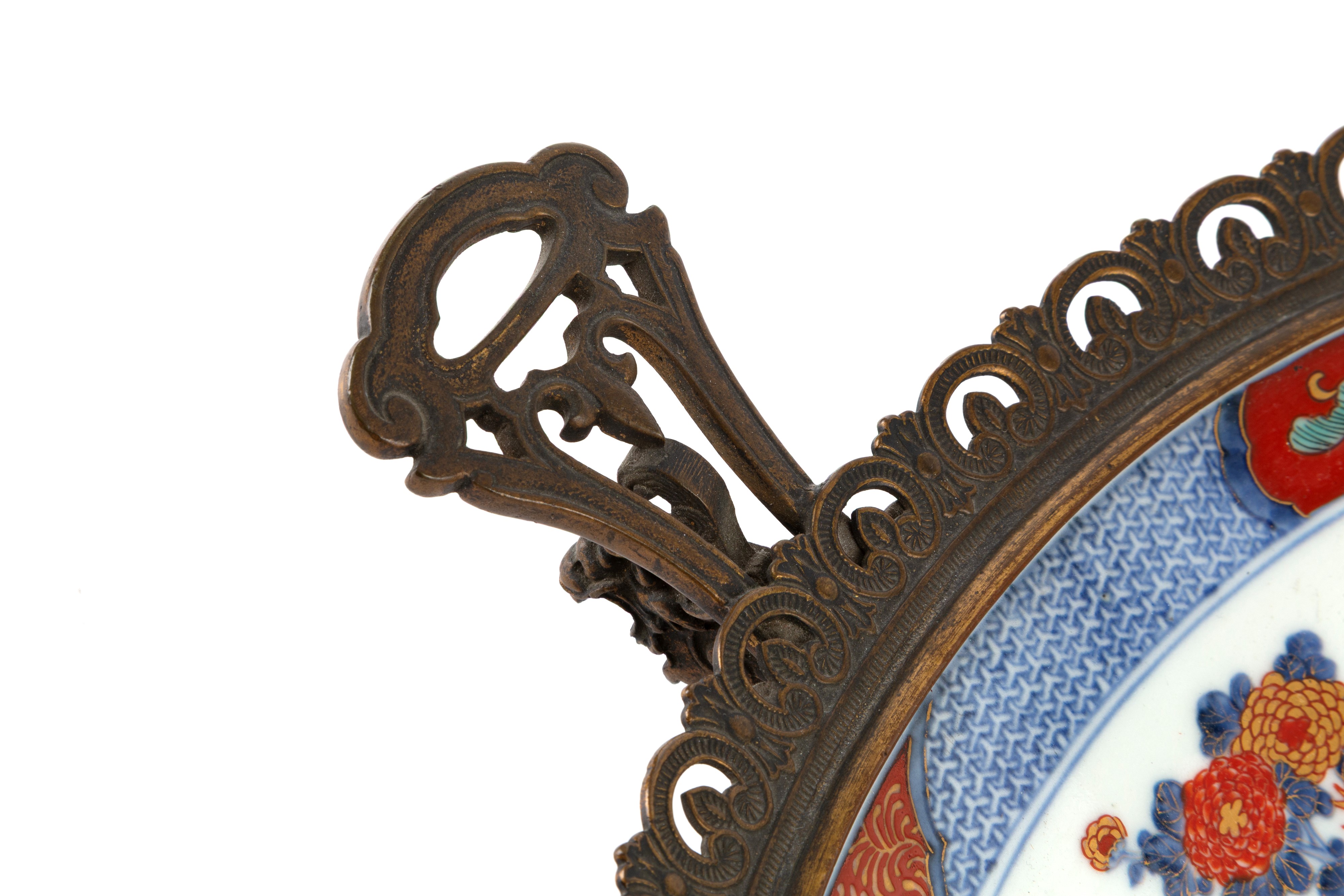 Alzatina giapponese in porcellana Imari con struttura in bronzo dorato