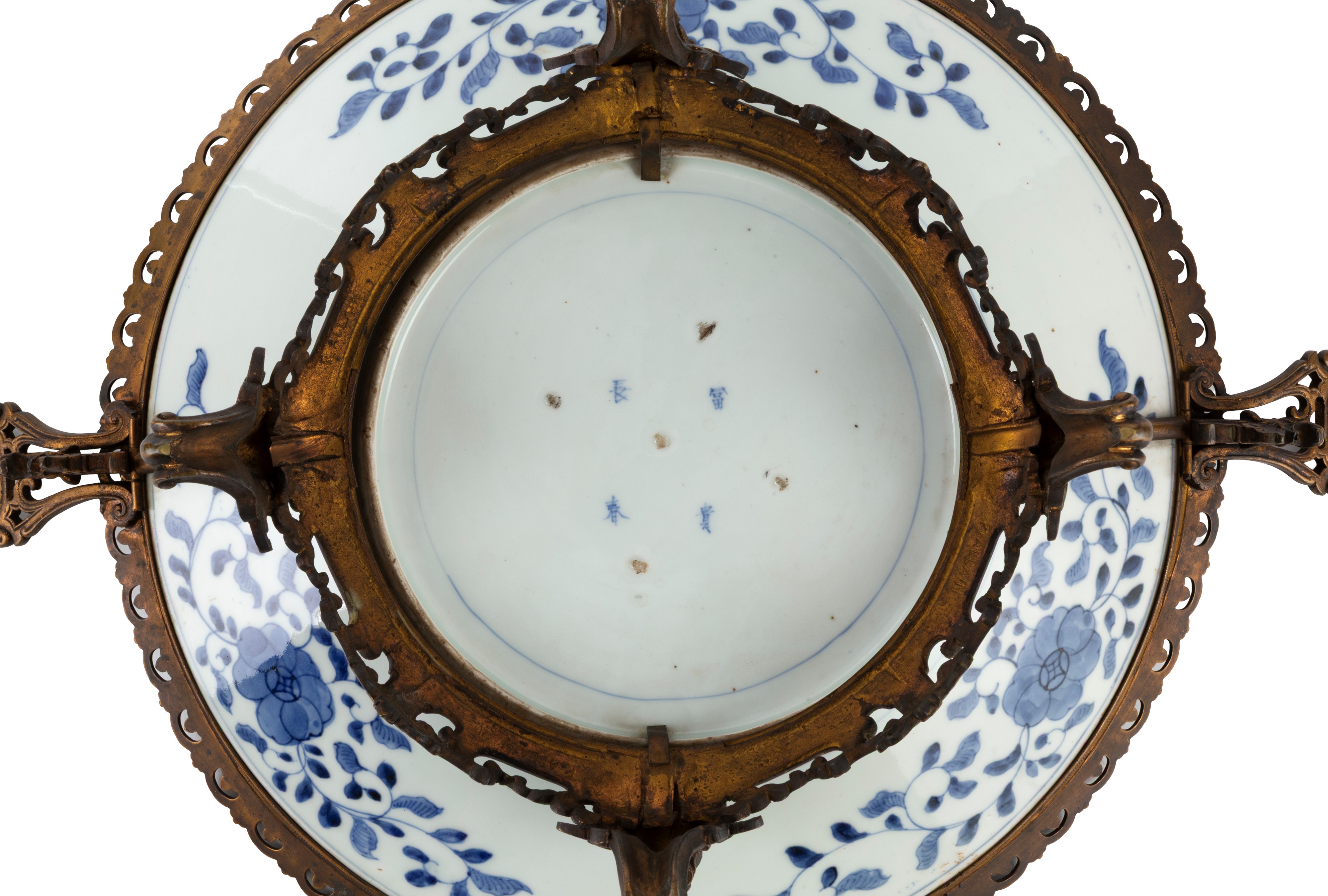 Alzatina giapponese in porcellana Imari con struttura in bronzo dorato