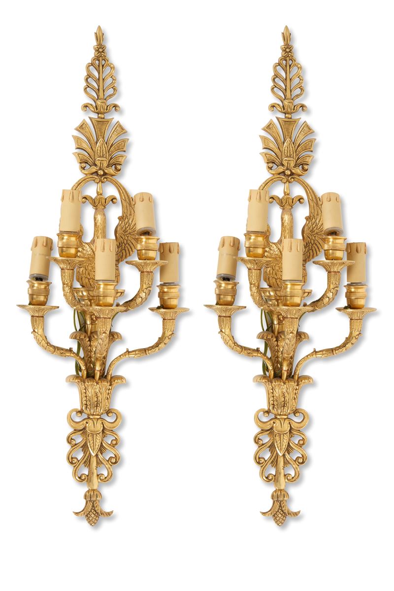 Coppia di applique, cinque luci, bronzo dorato, XX secolo