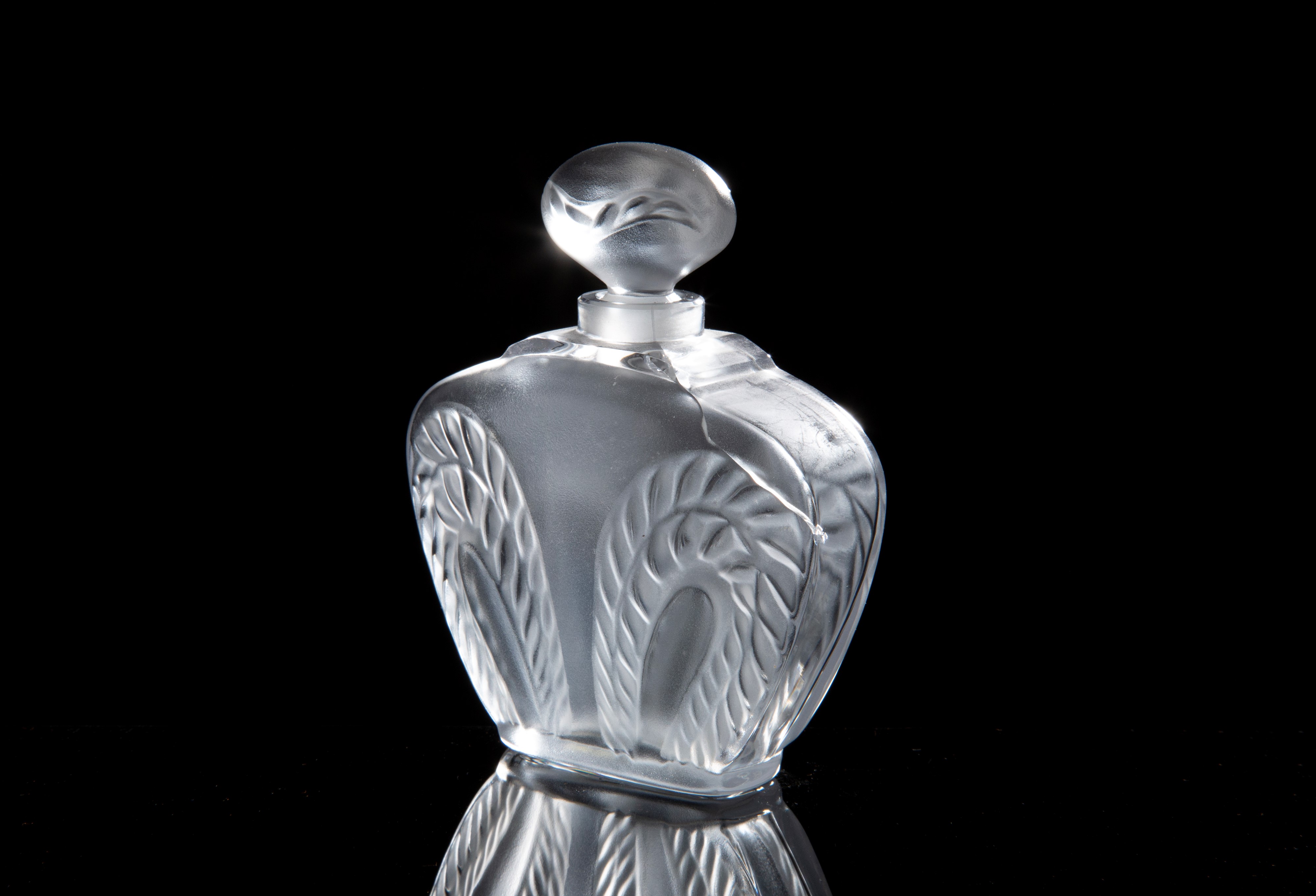 LALIQUE, Portaprofumo “Singapore” in cristallo satinato