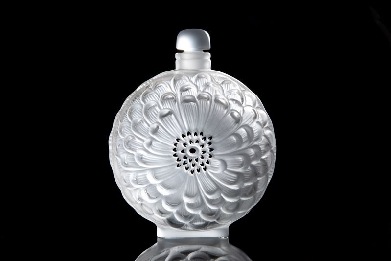 Lalique, Grande portaprofumo “Dahlia” in cristallo decorato