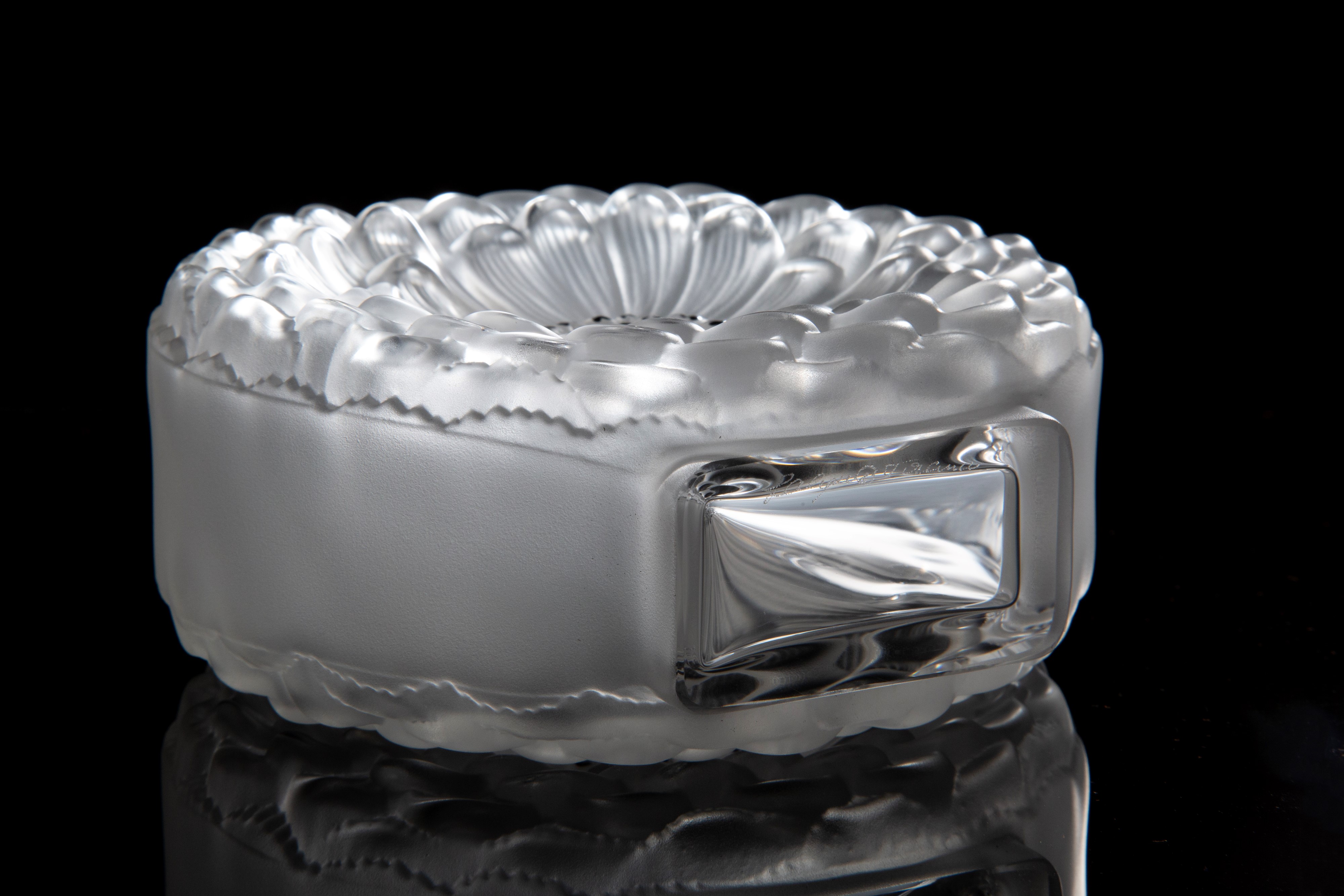Lalique, Grande portaprofumo “Dahlia” in cristallo decorato
