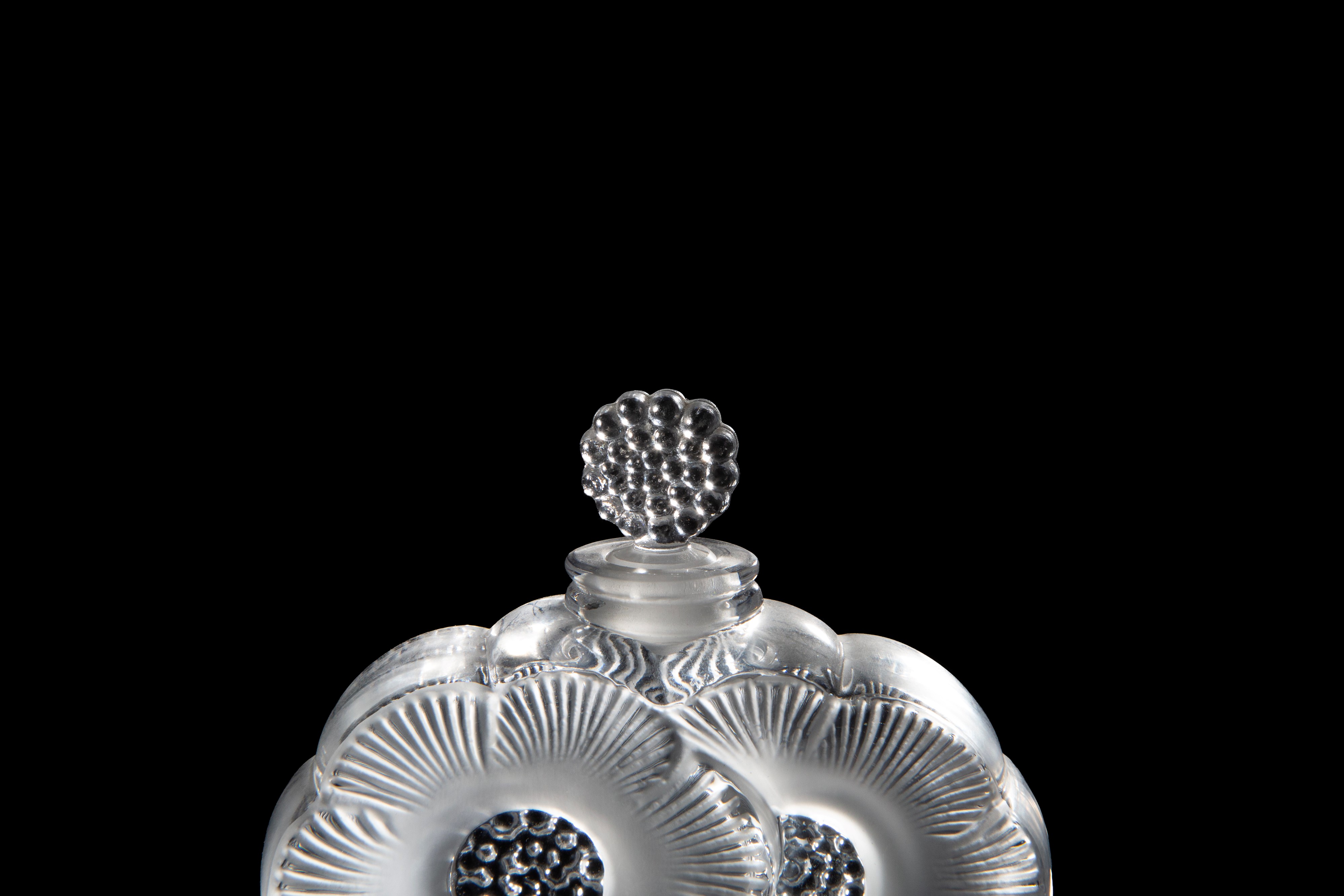 Lalique, Portaprofumo “Deux Fleurs” in cristallo con decoro a margherite