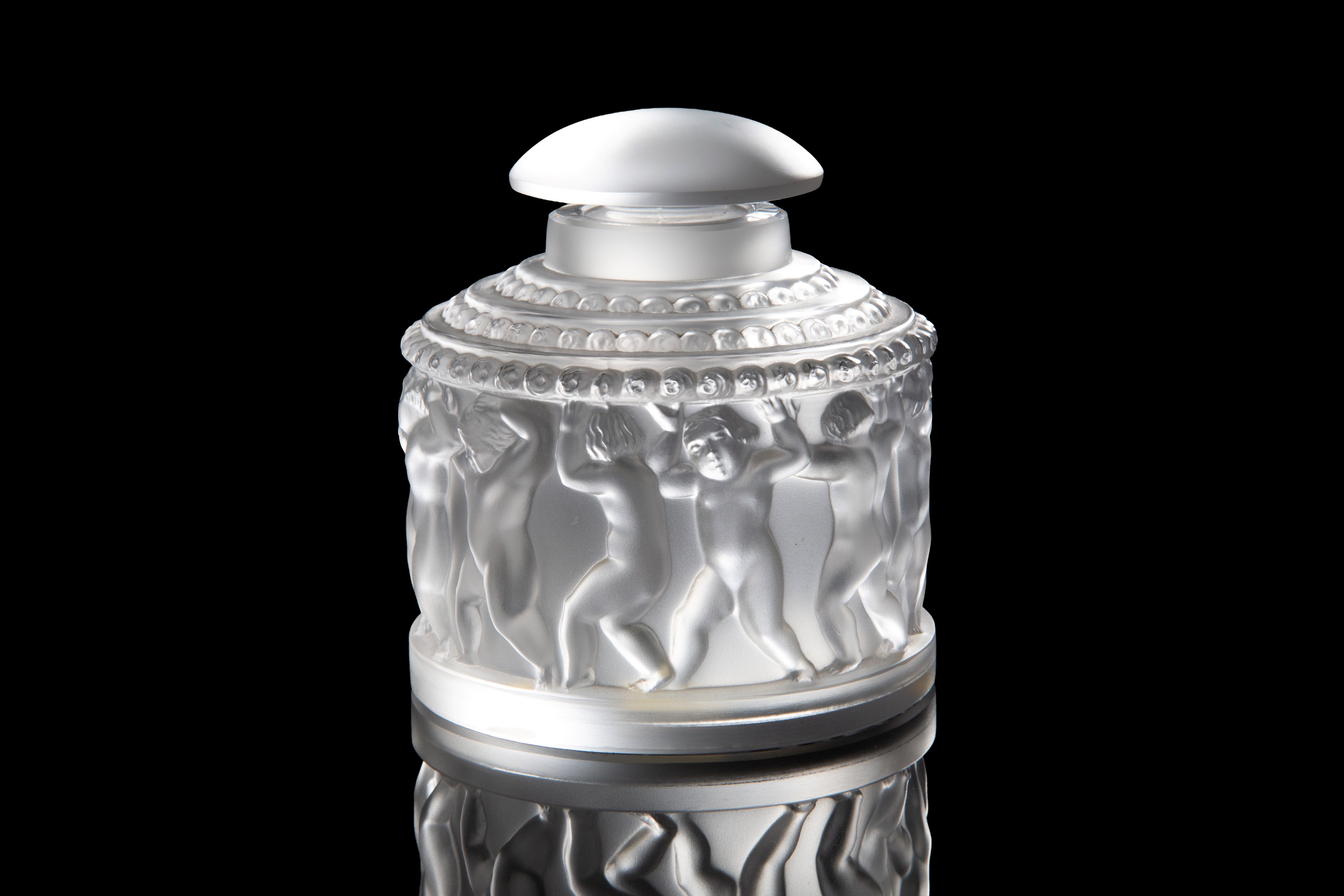 Lalique, Portaprofumo “Enfants” in cristallo satinato con corteo di putti